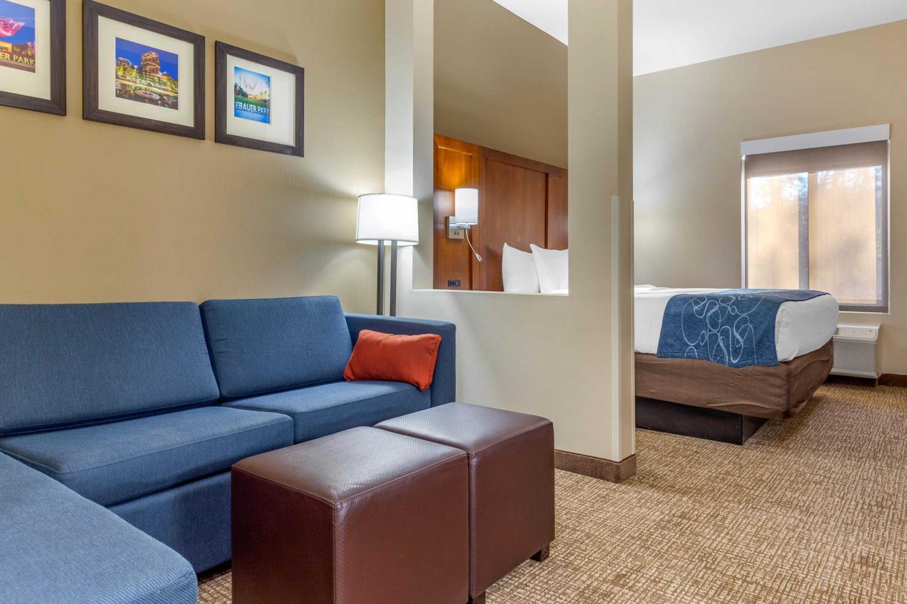 King Room - Non-Smoking - Photo 15