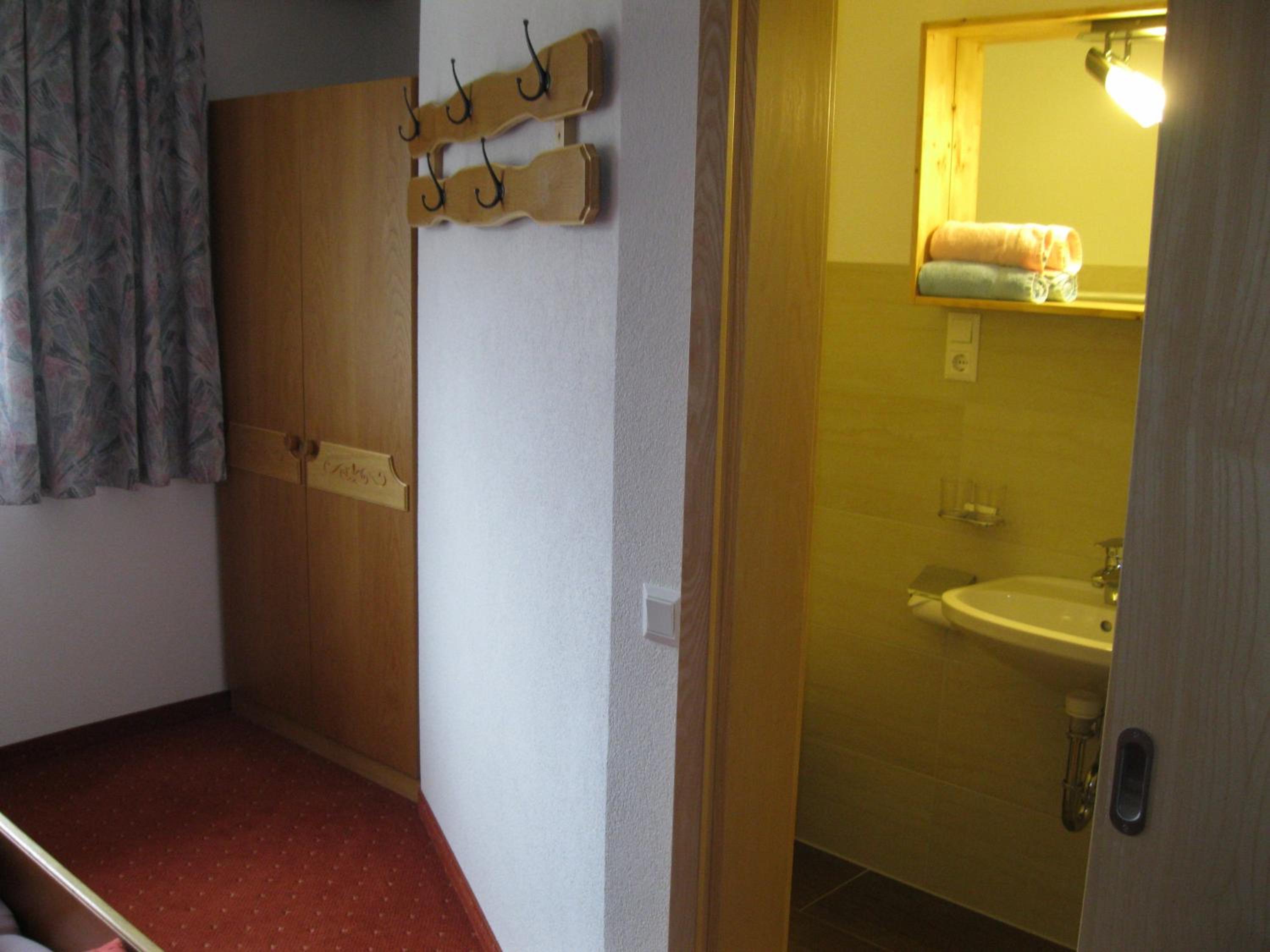 Double Room - Photo 5