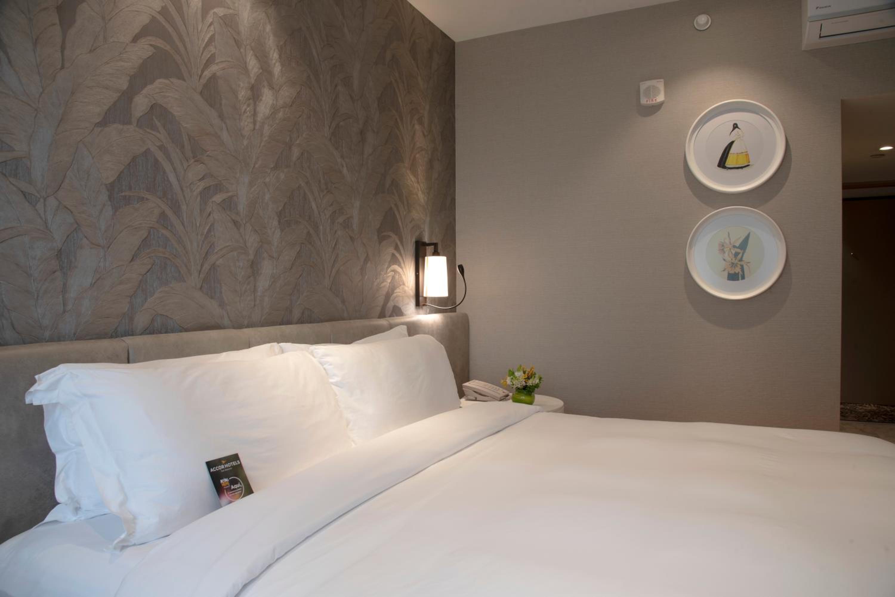 Classic King Room - Photo 13