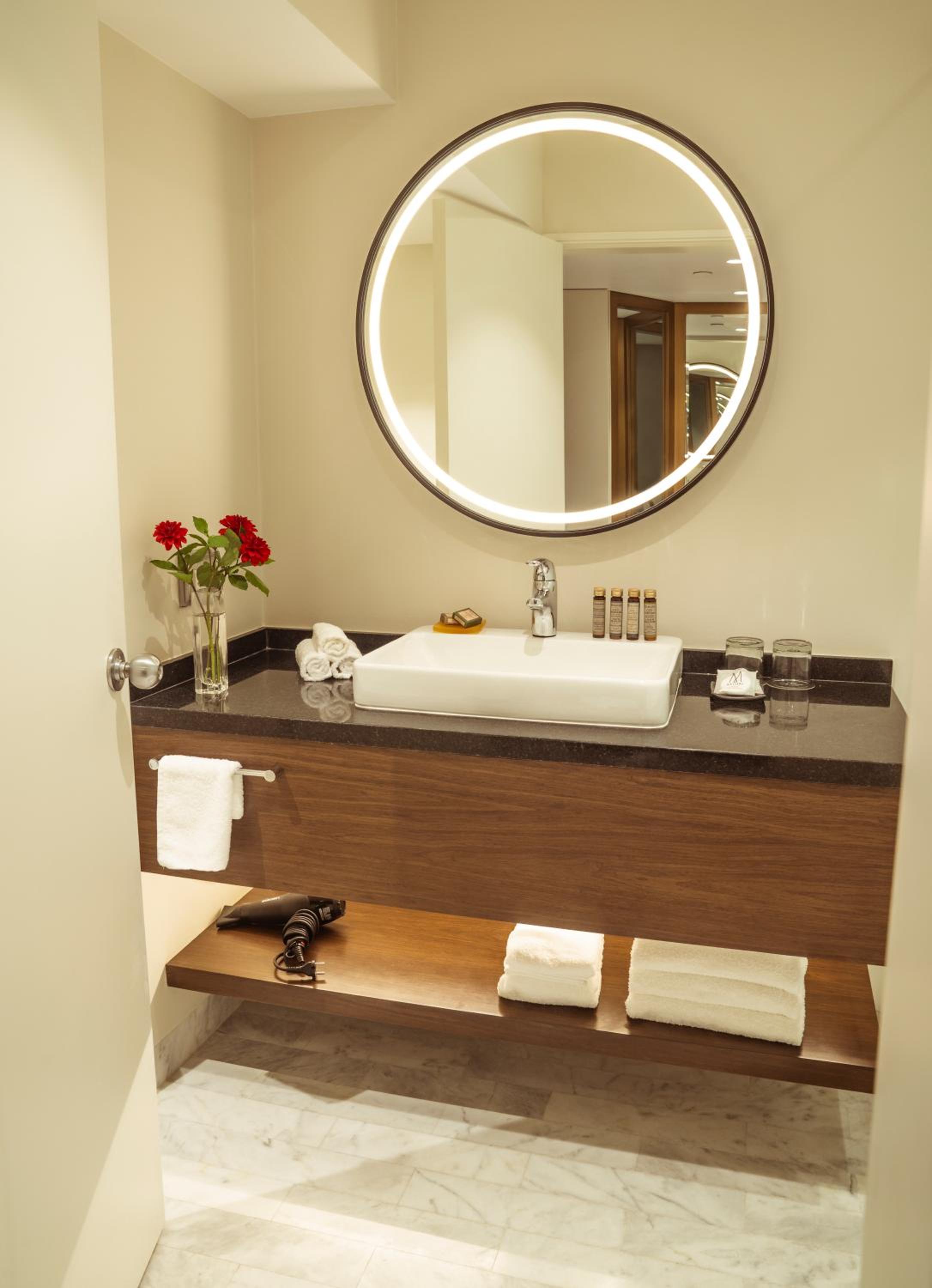 Deluxe Double Room with Two Double Beds - Photo 7