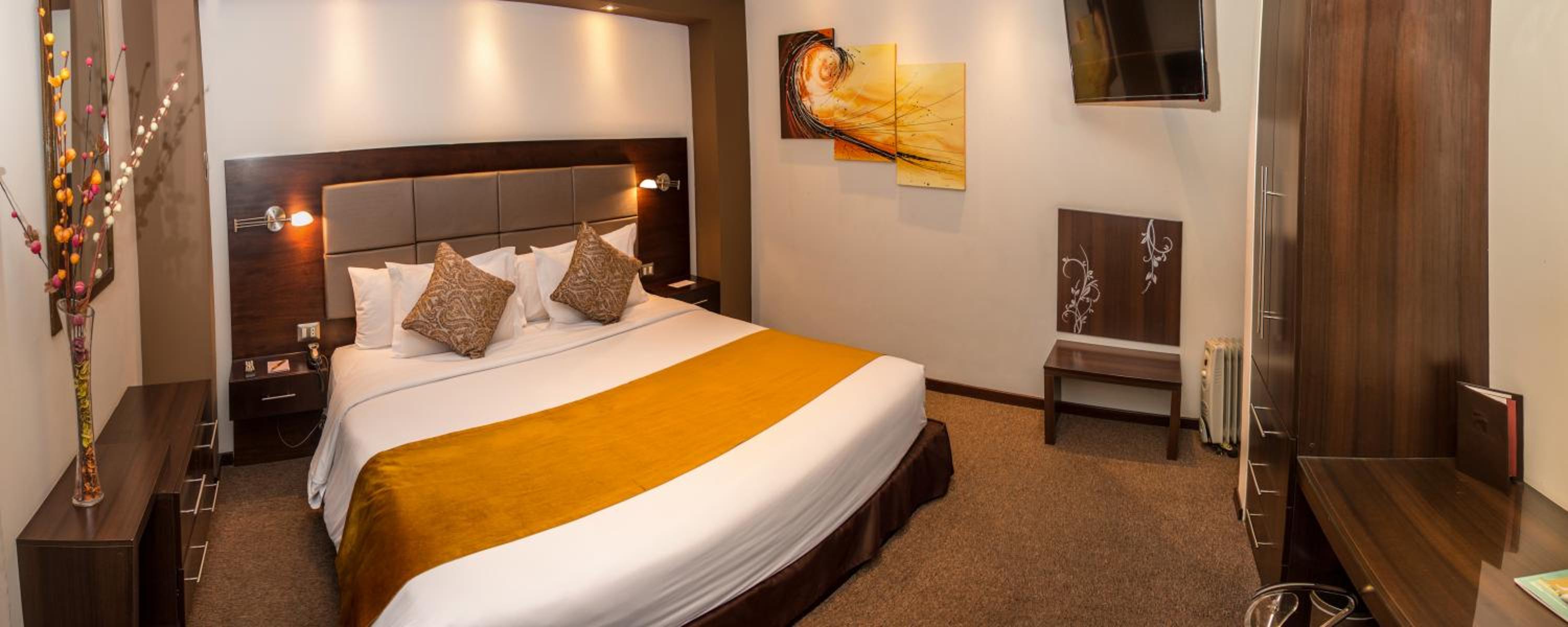 Suite with Hot Tub