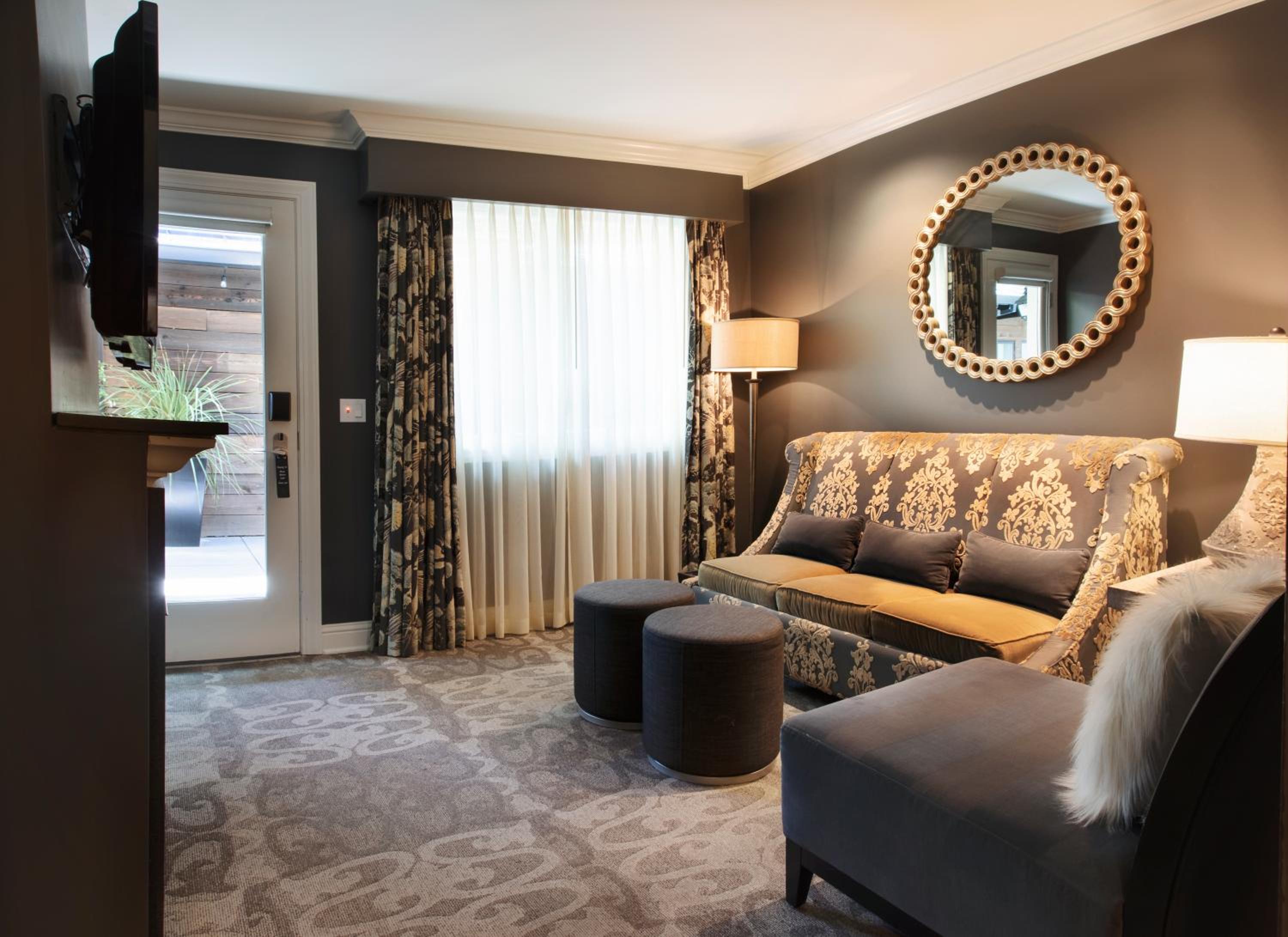 Courtyard King Suite