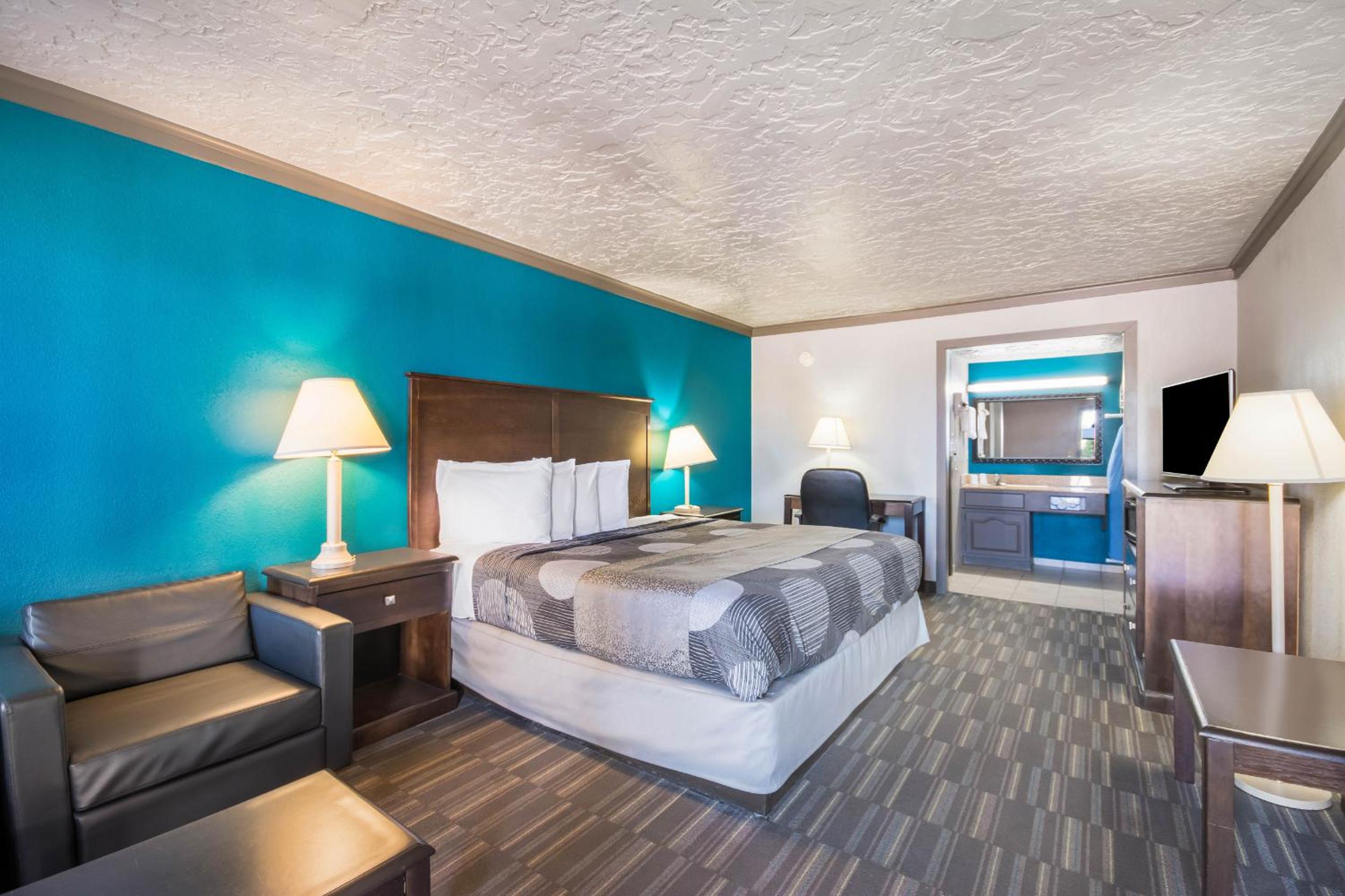 Queen Room With Two Queen Beds - Non-Smoking