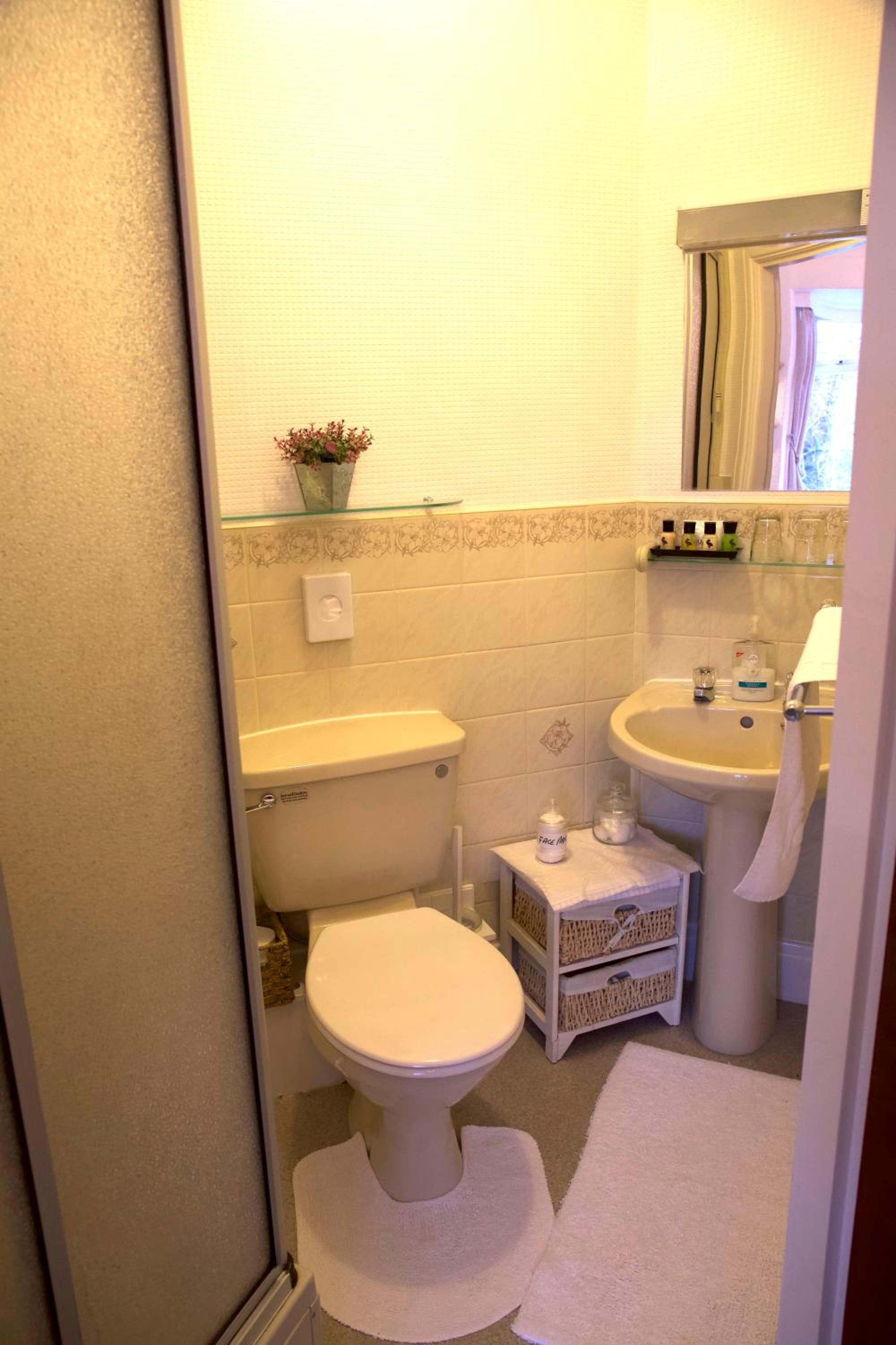 Family Room with Private Bathroom photo 3