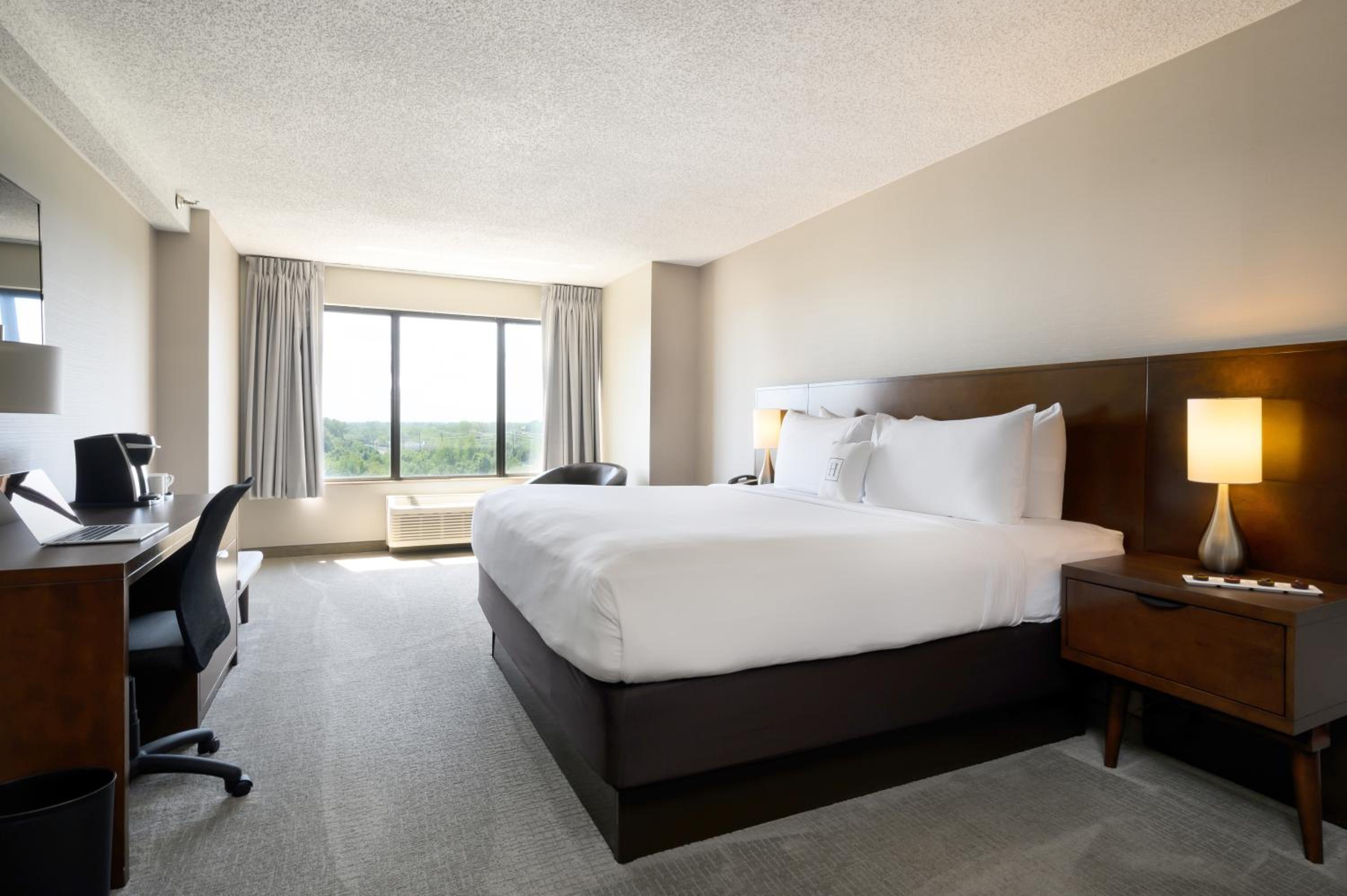 King Room - Non-Smoking - Photo 2