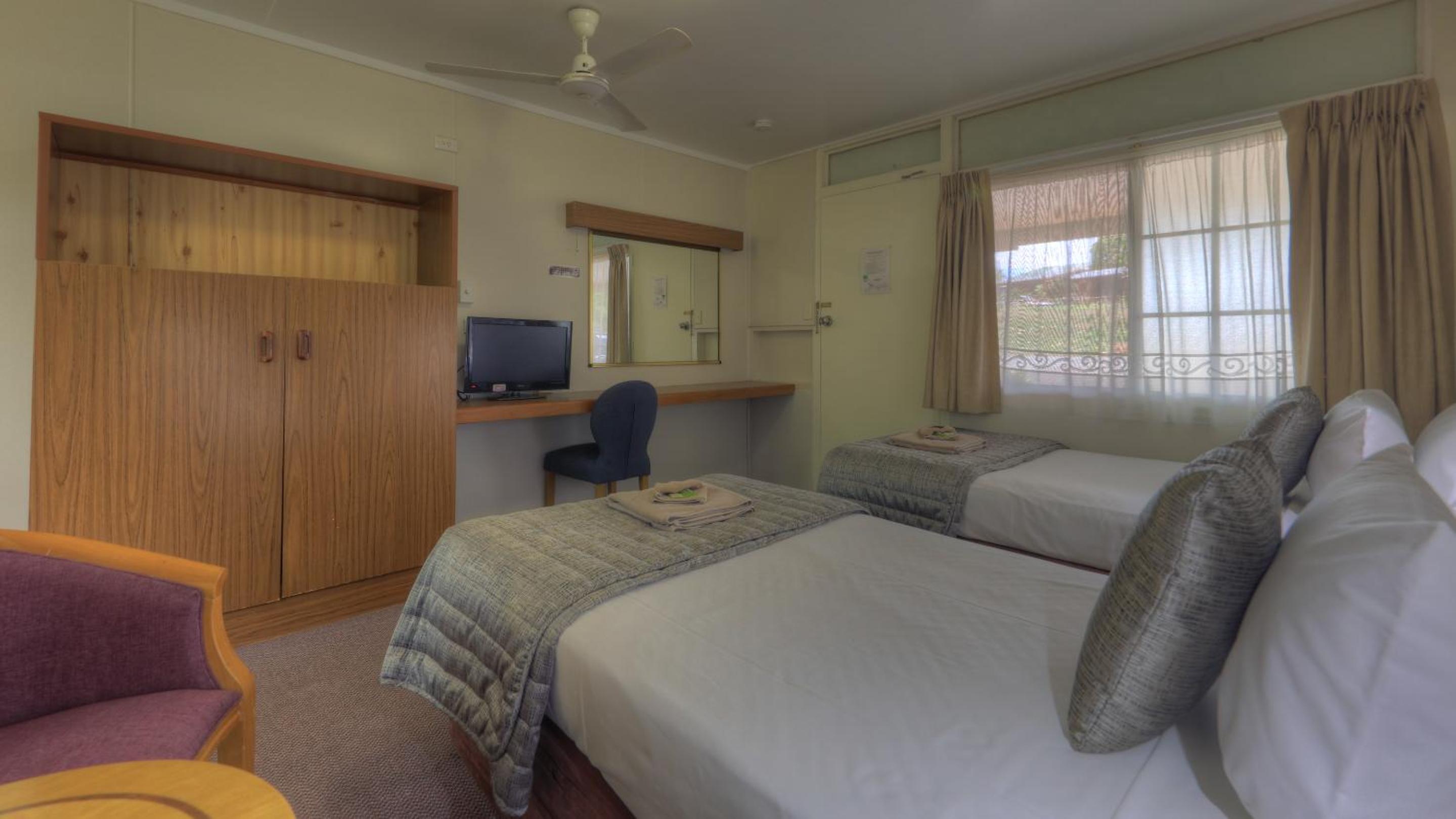 Standard Twin Room photo 2