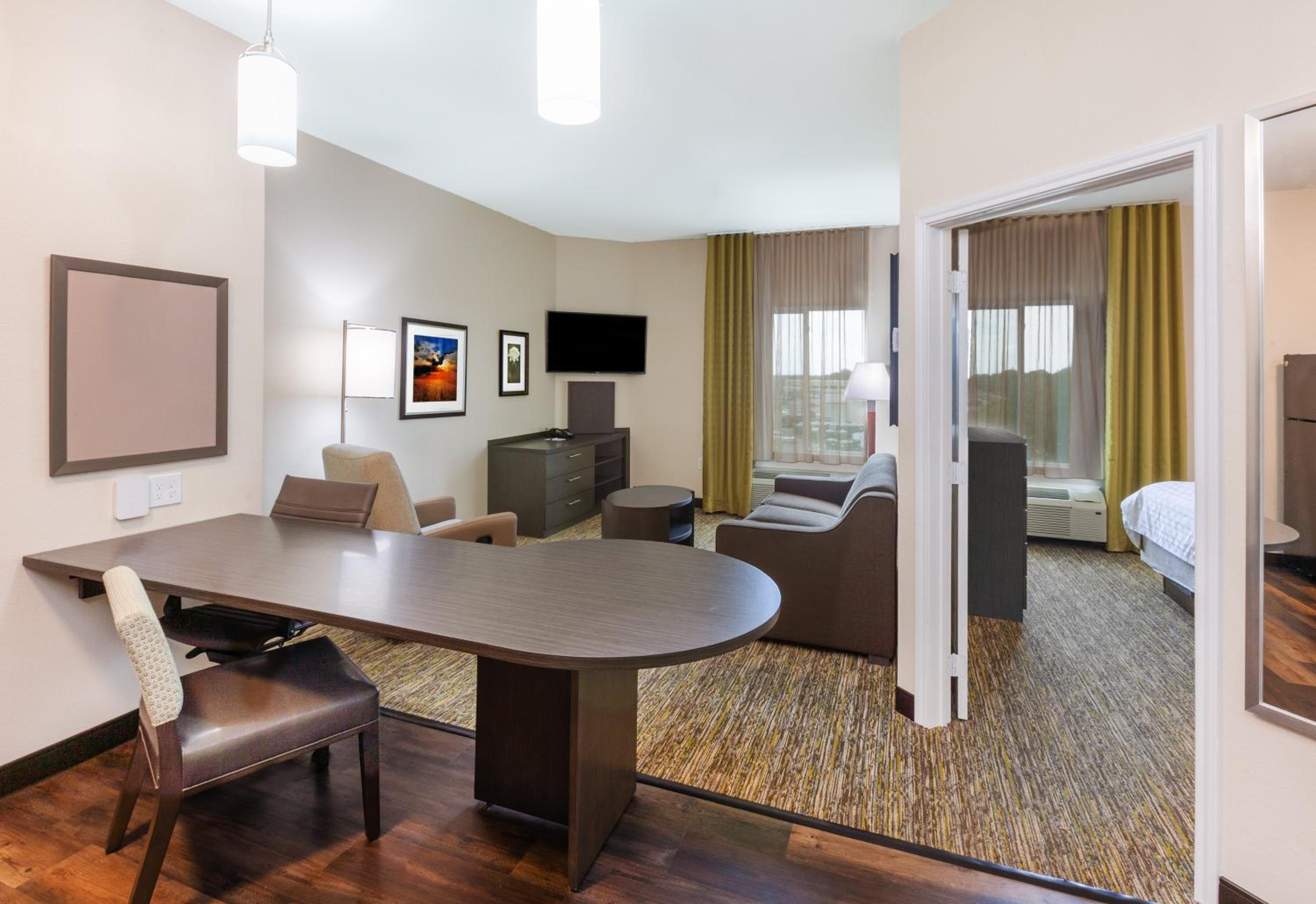 One-Bedroom King Suite - Non-Smoking photo 2