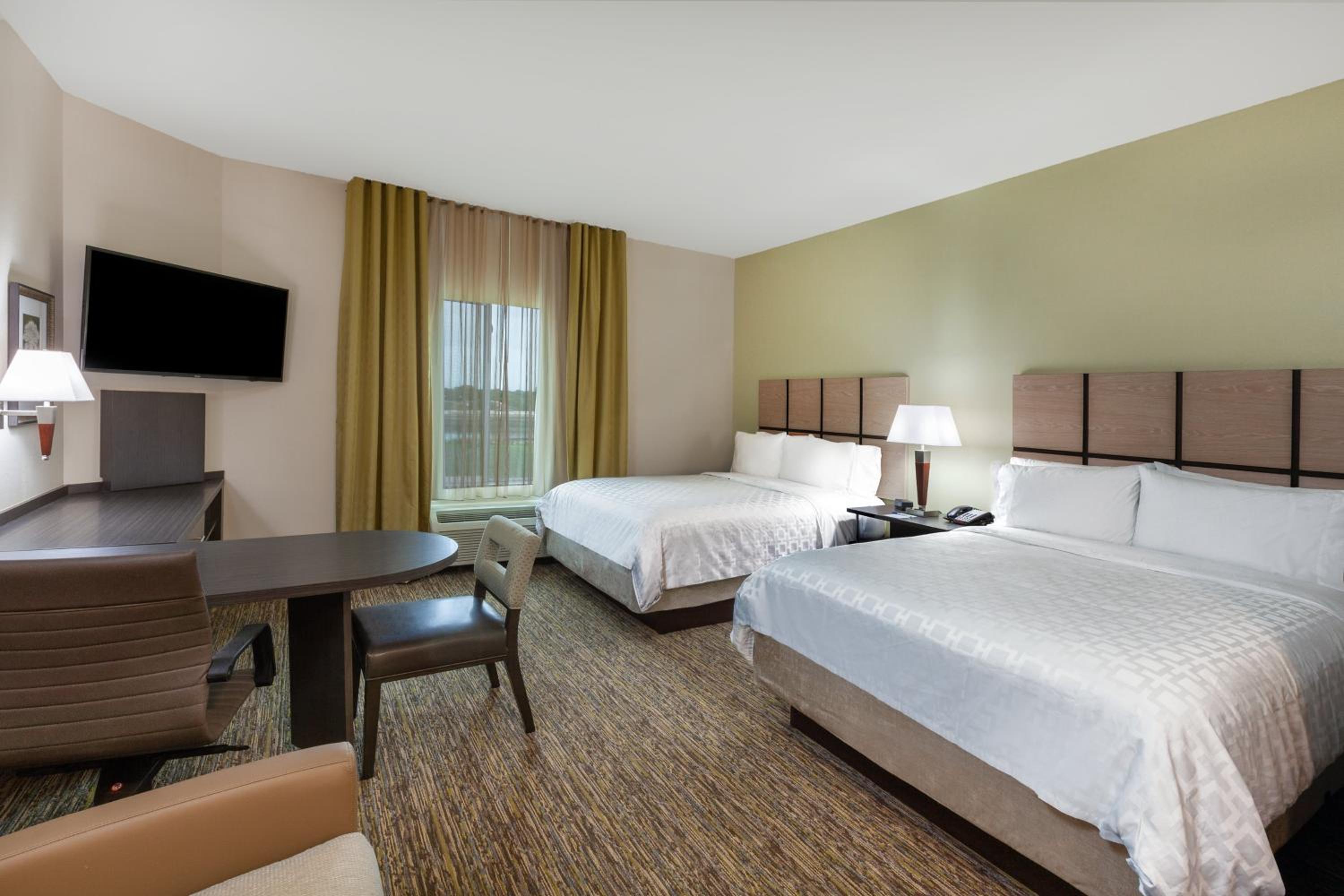 Studio Suite with Two Queen Beds and Hearing Mobility Accessible Tub photo 2