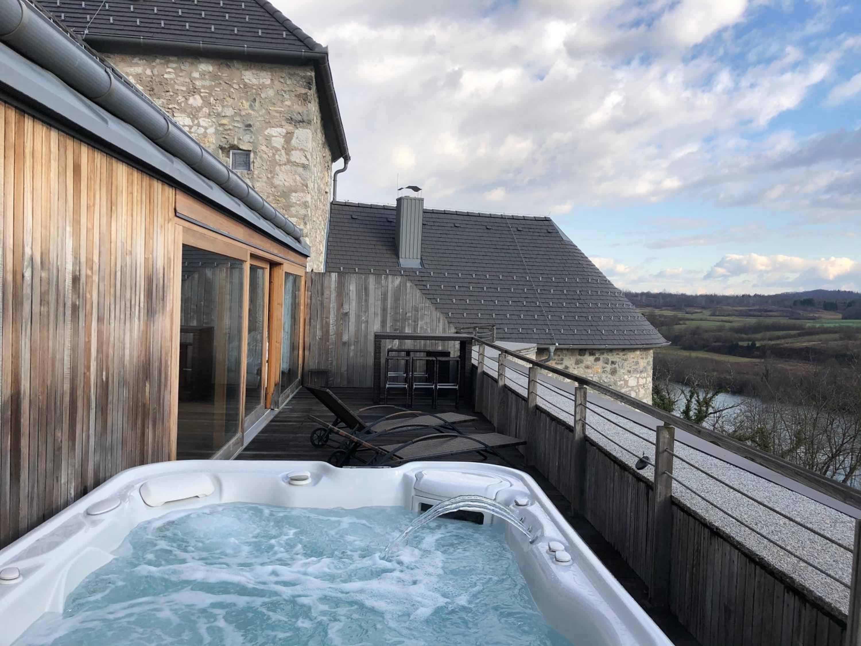 Deluxe Suite with Spa Bath - Photo 12