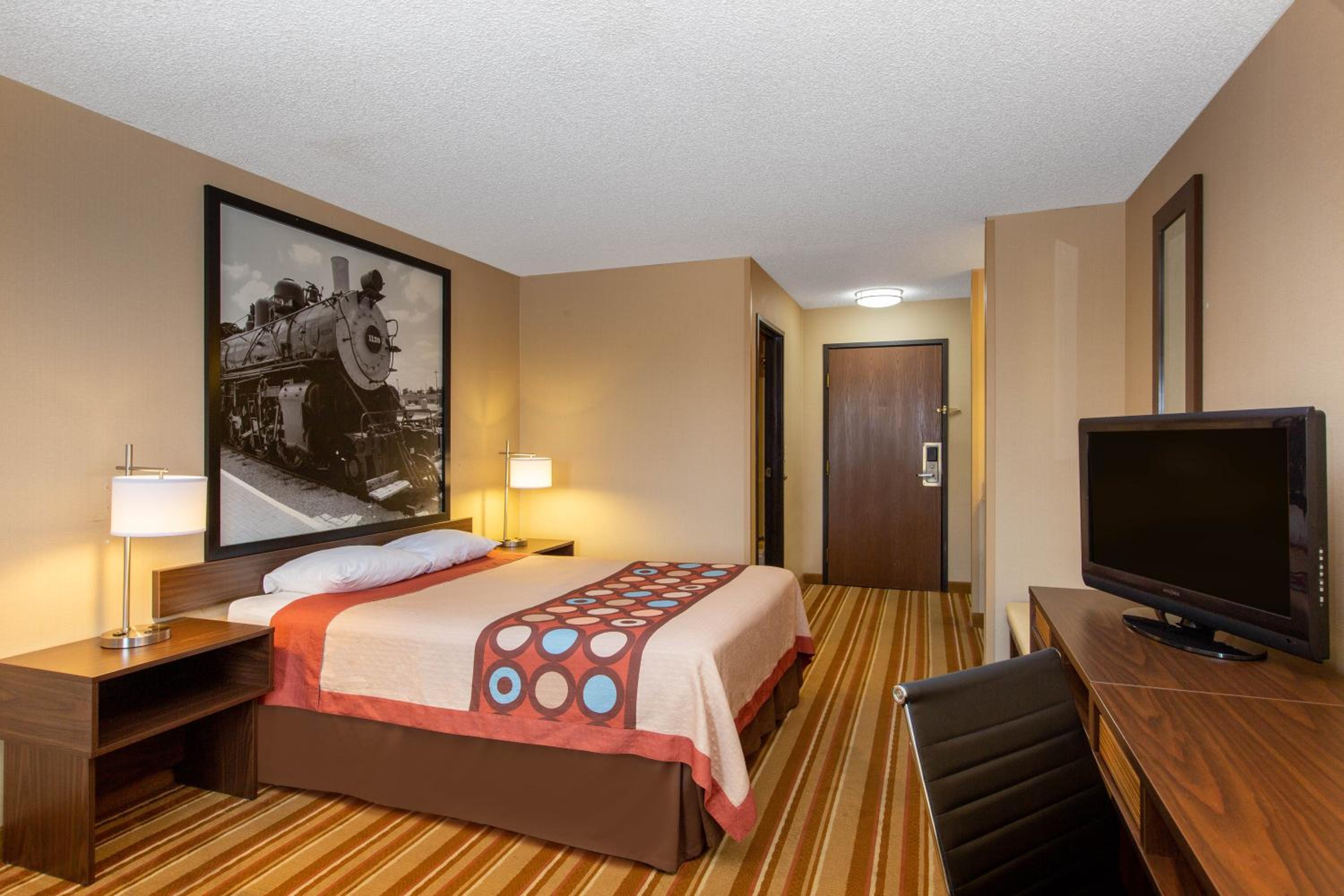 Queen Room - Second Floor/Non-Smoking - Photo 3