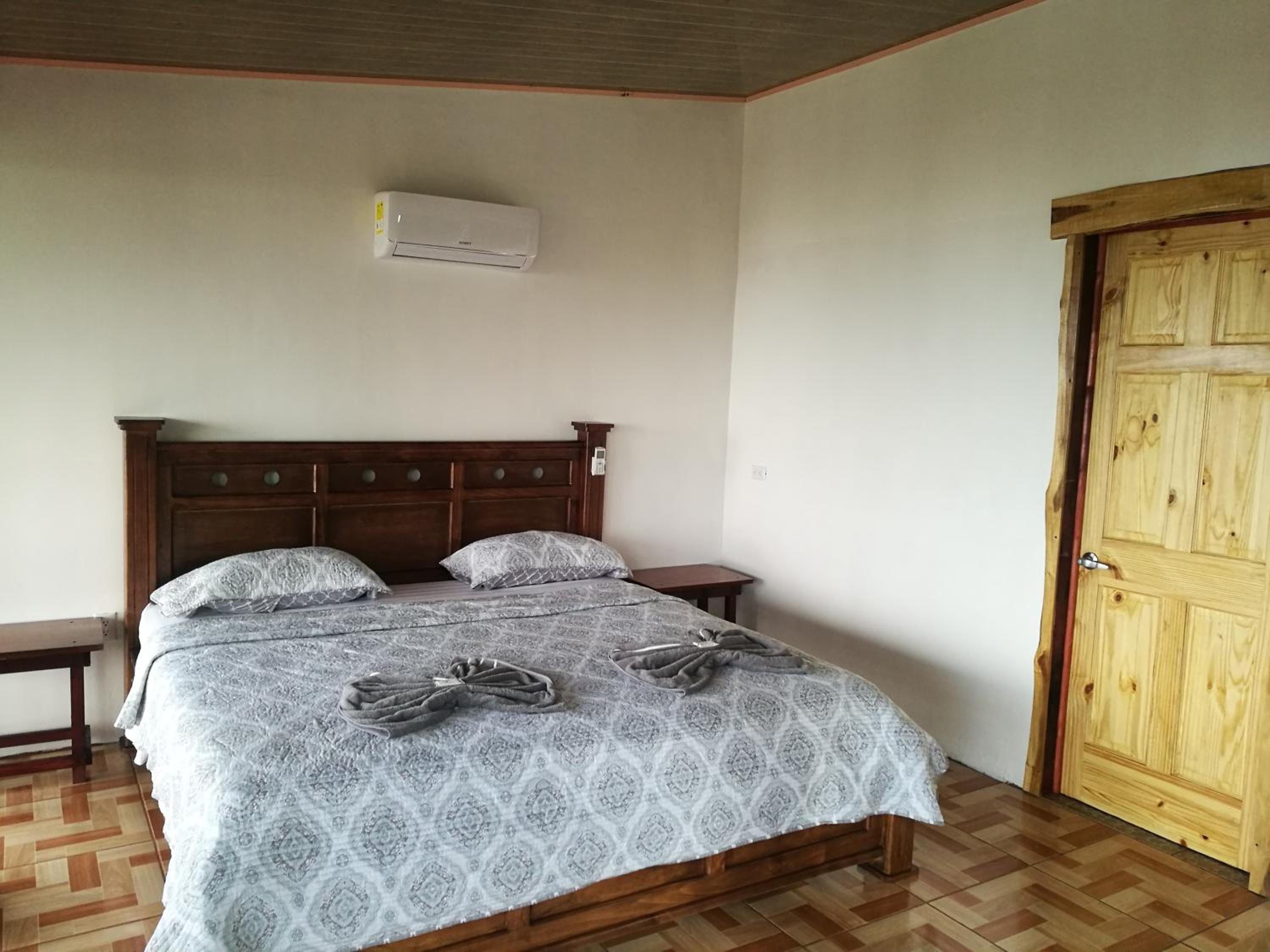 Deluxe King Room photo 2