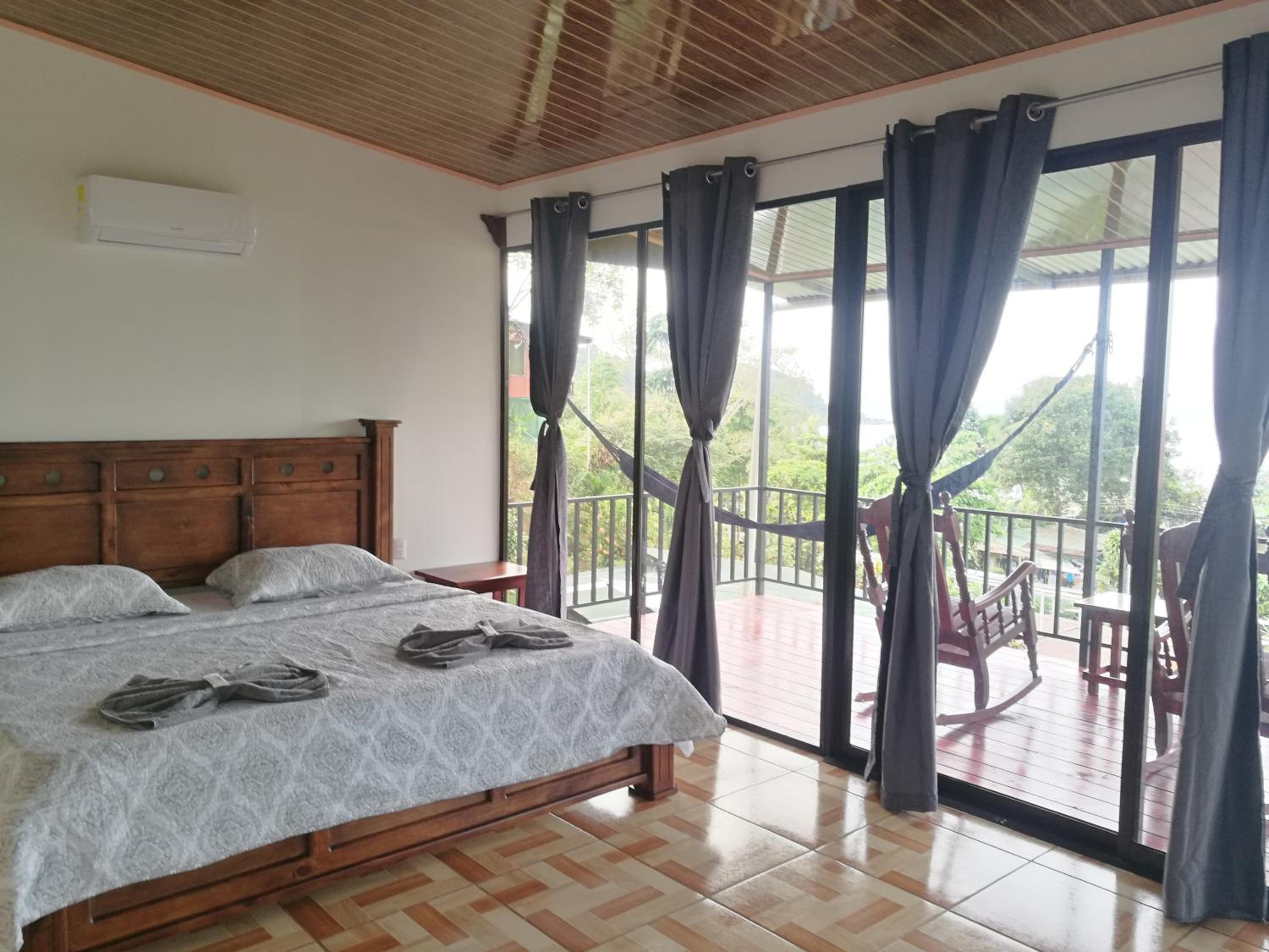 Deluxe King Room photo 1