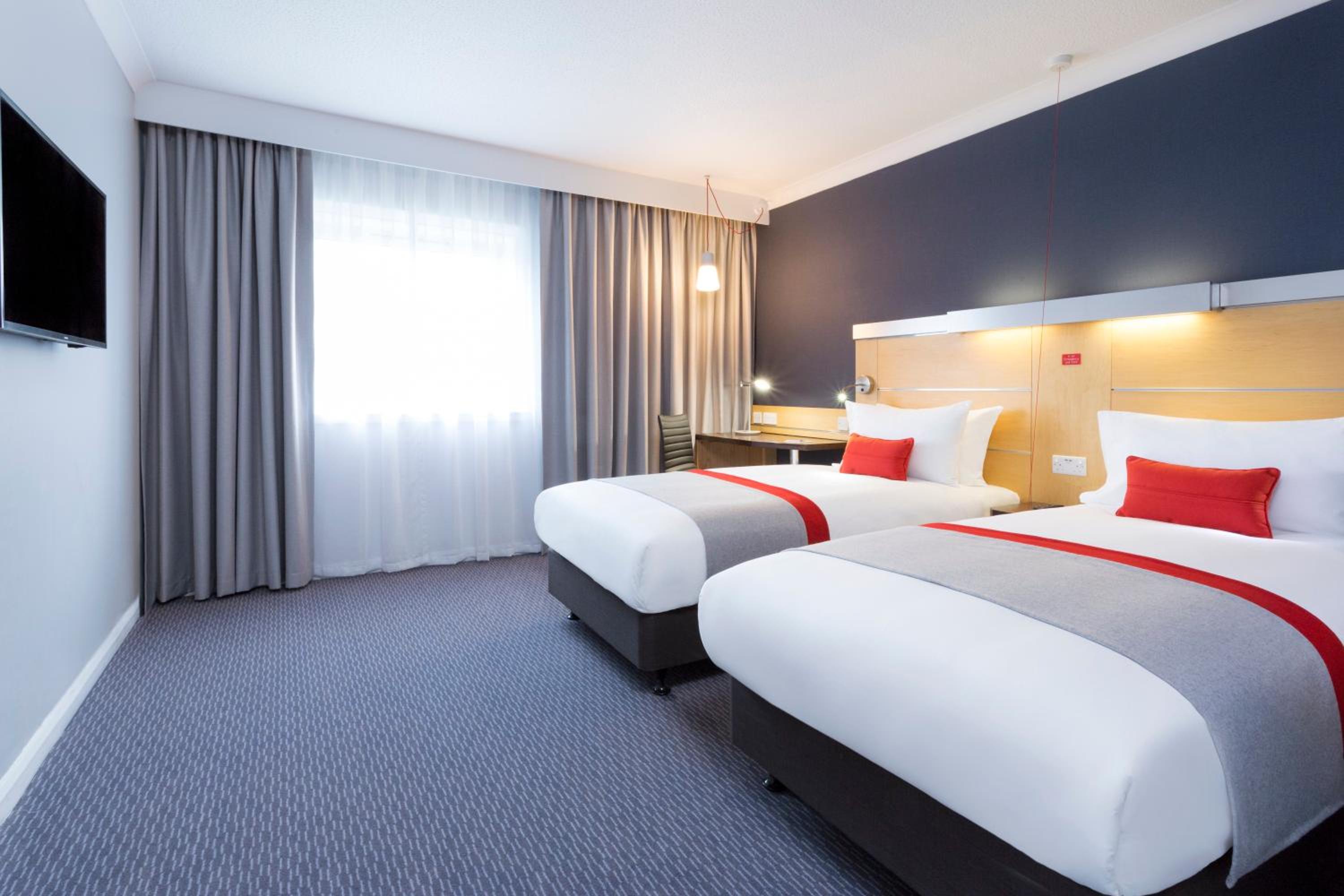 Standard Twin Room with Free Hot Breakfast photo 2