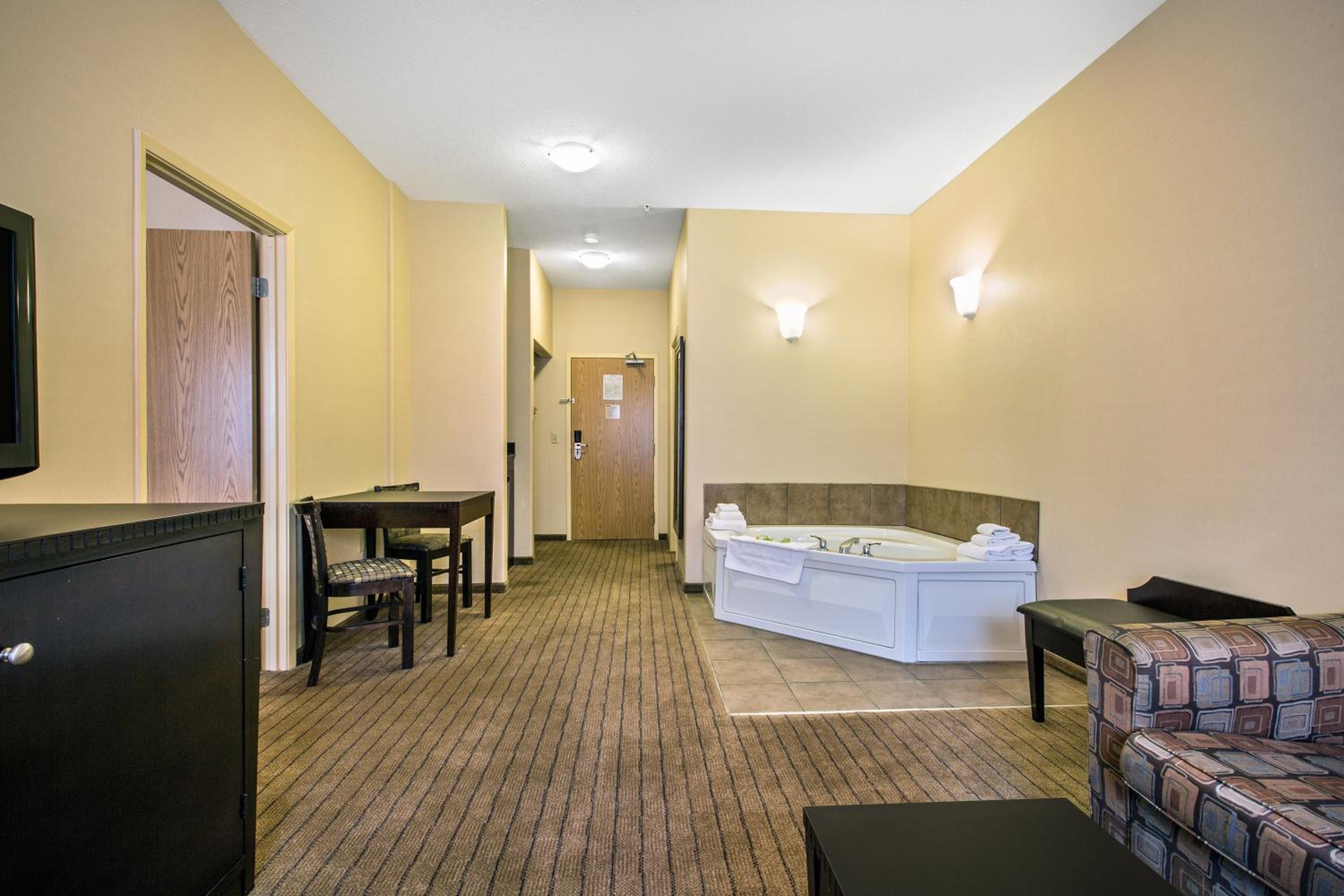 One-Bedroom King Suite - Non-Smoking - Photo 4