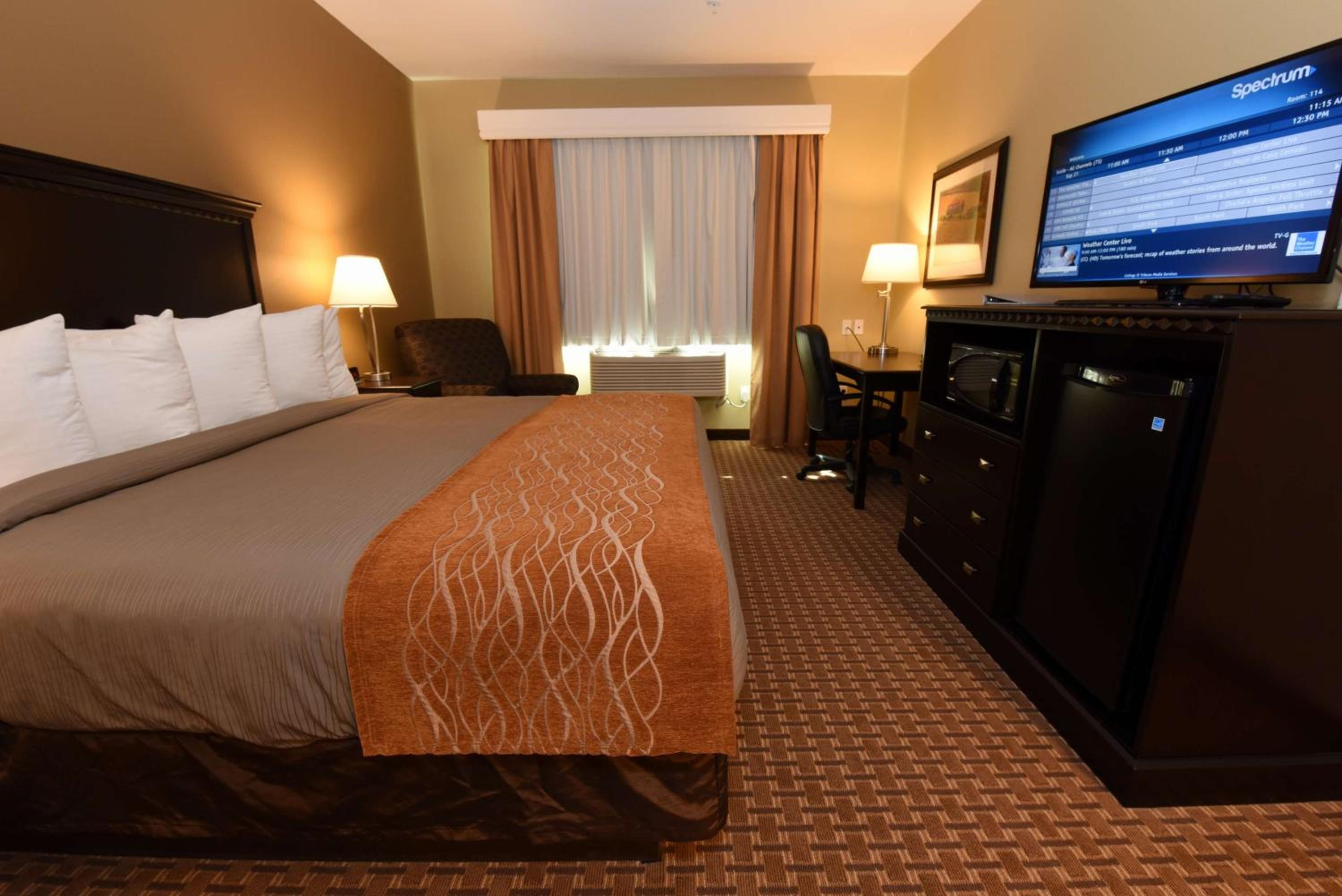 King Room - Non-Smoking - Photo 4