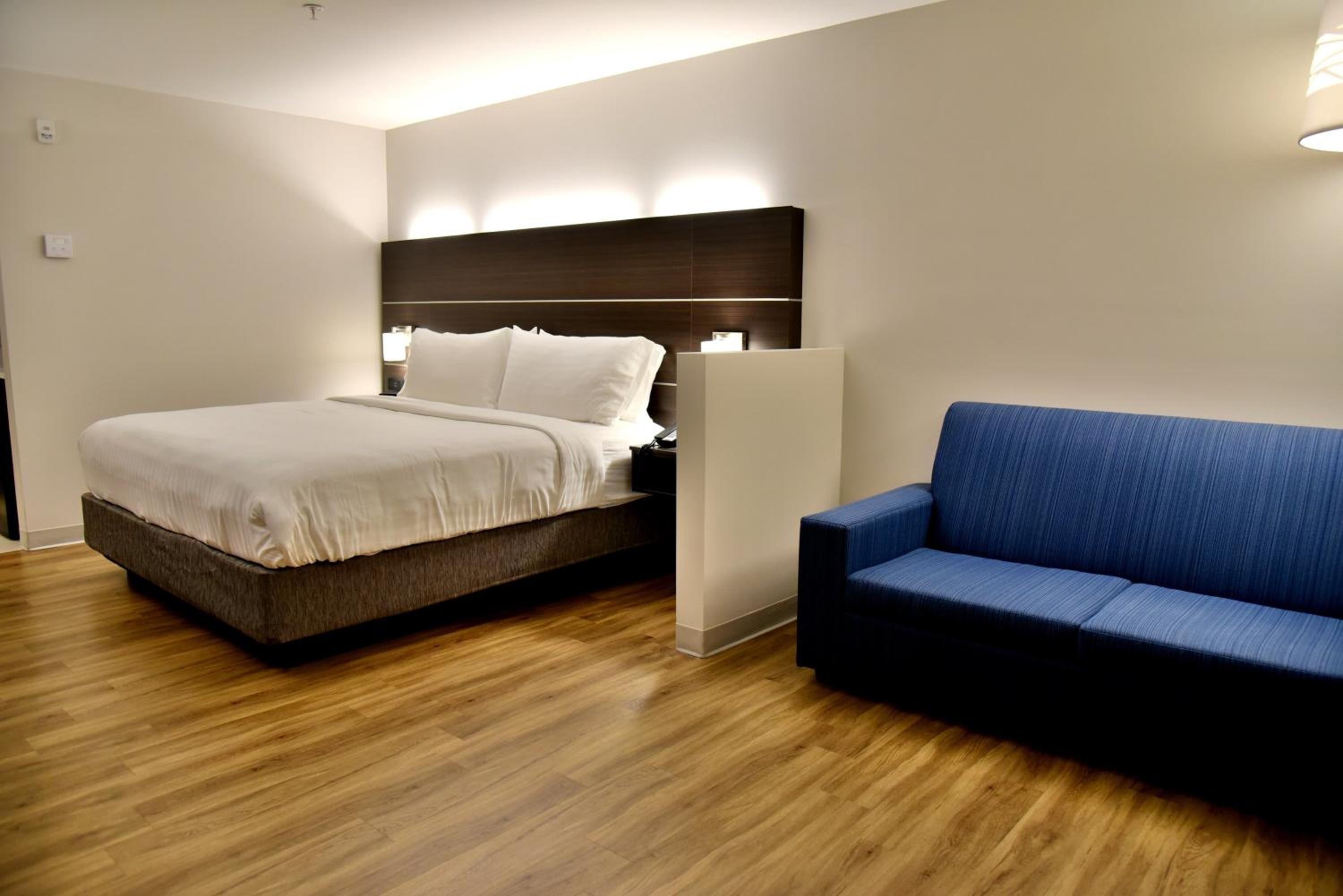 King Suite with Sofa Bed photo 1
