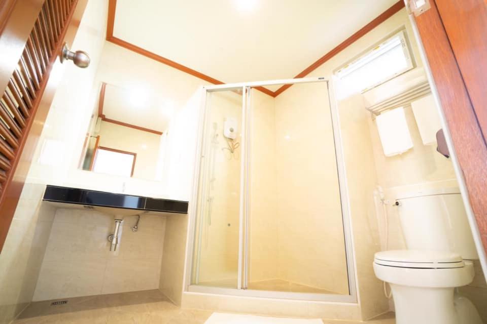 Large Twin Room - Photo 5