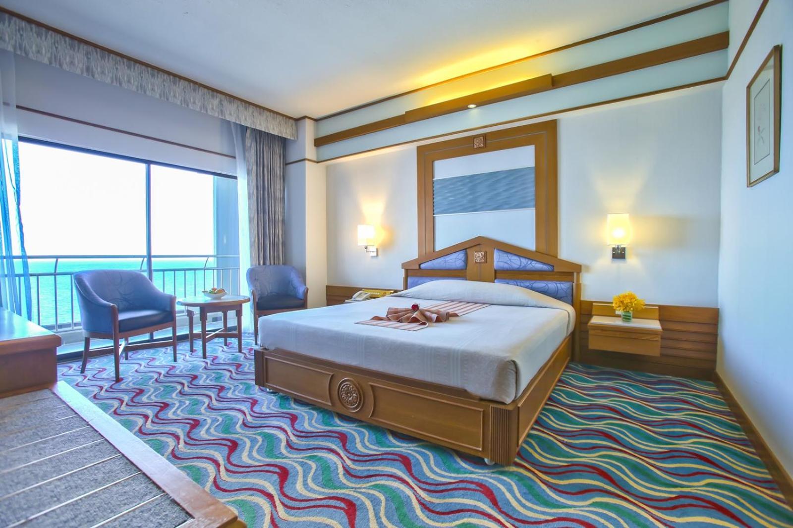 Executive Double or twin with sea view - Photo 4