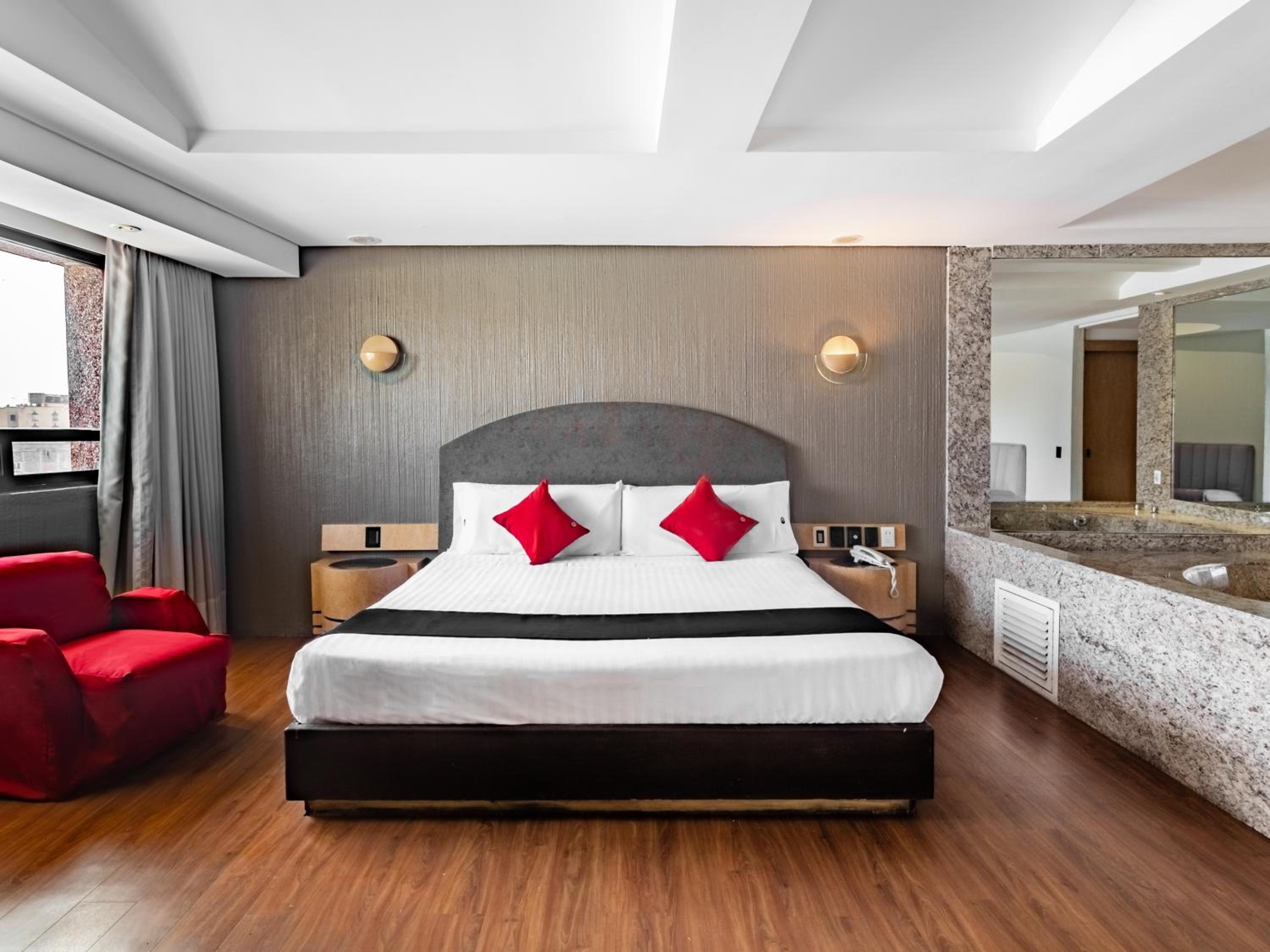 Deluxe with Jacuzzi - Photo 4