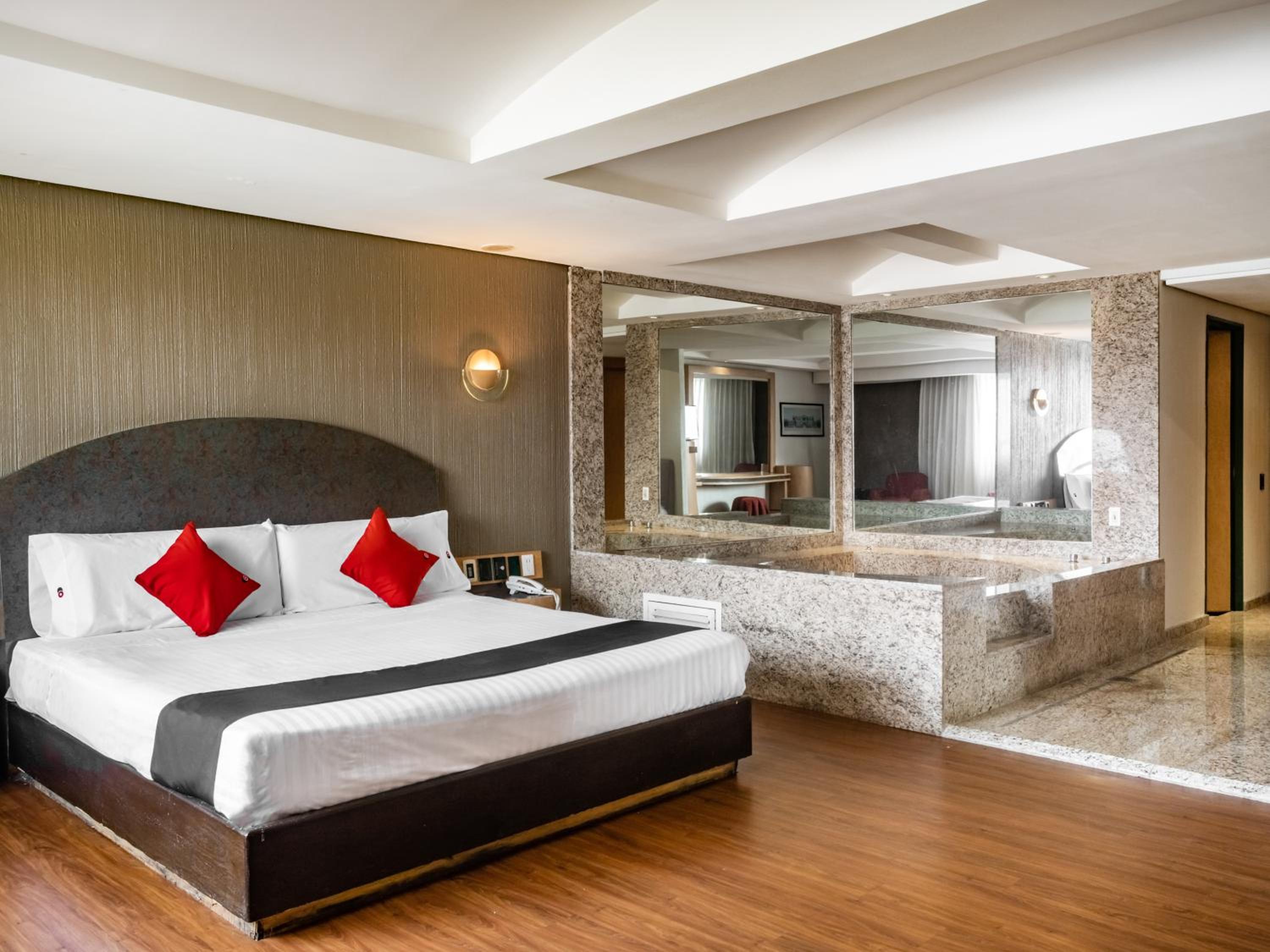 Deluxe with Jacuzzi - Photo 3