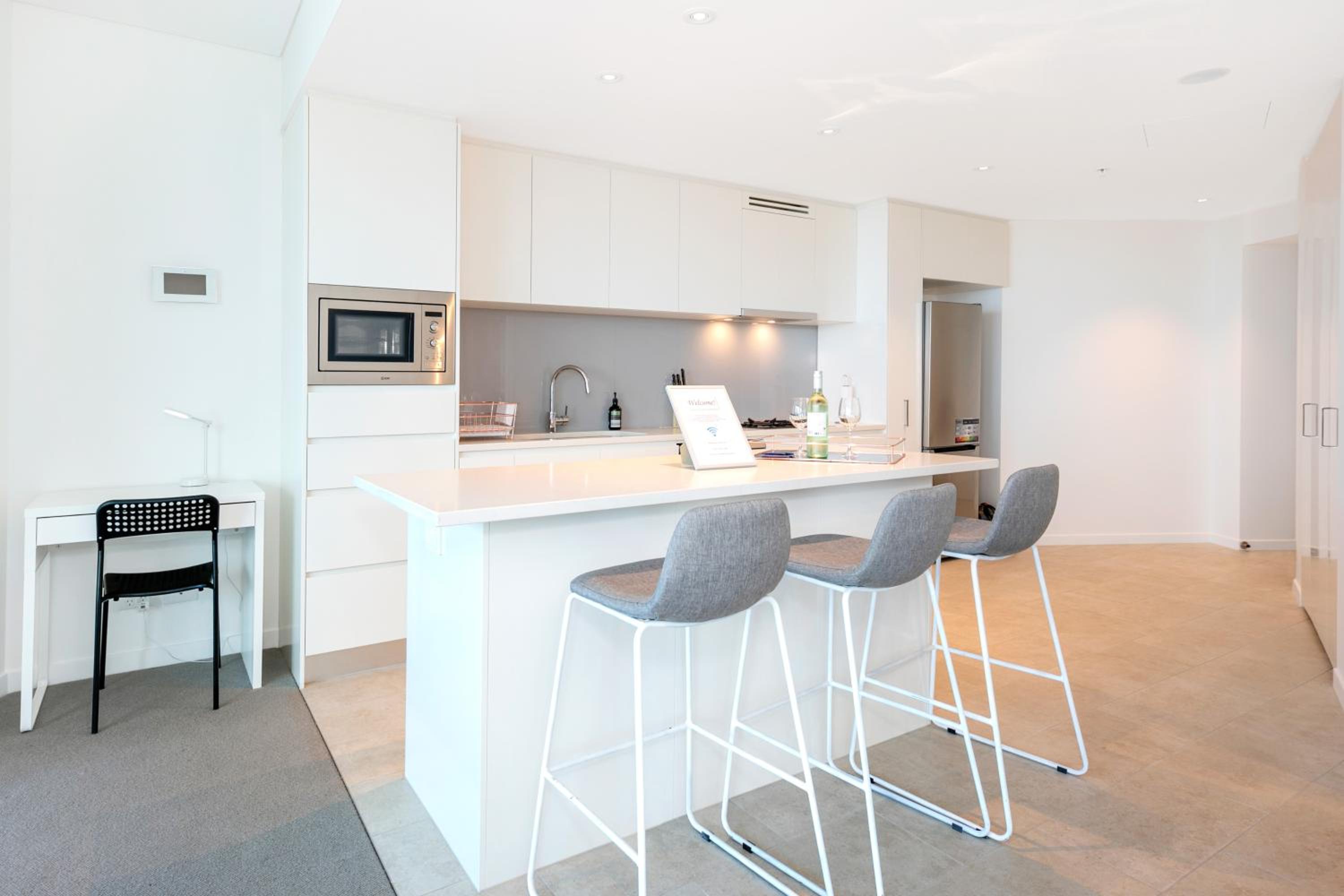One-Bedroom Apartment - Photo 3