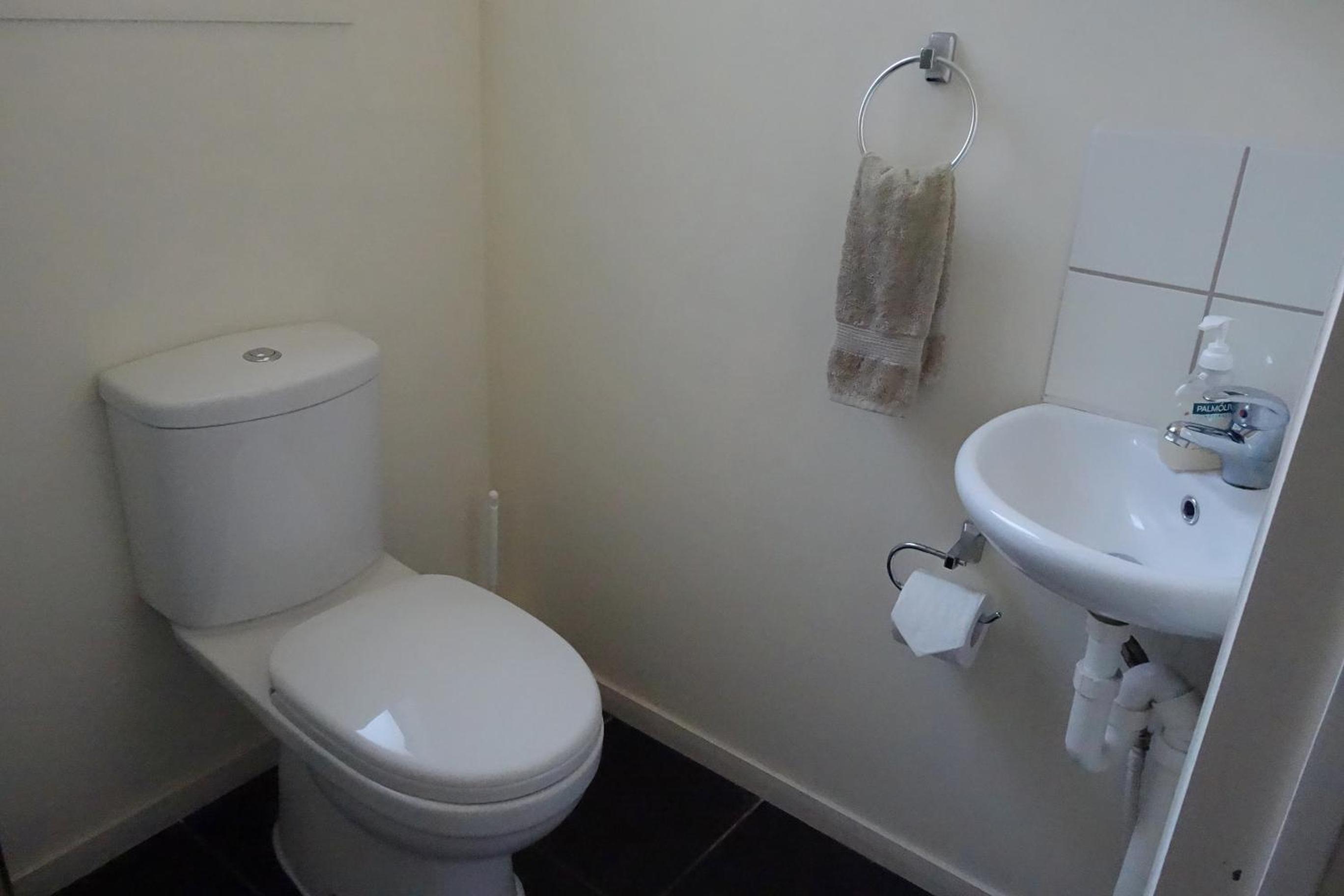 Budget Double Room - Photo 4