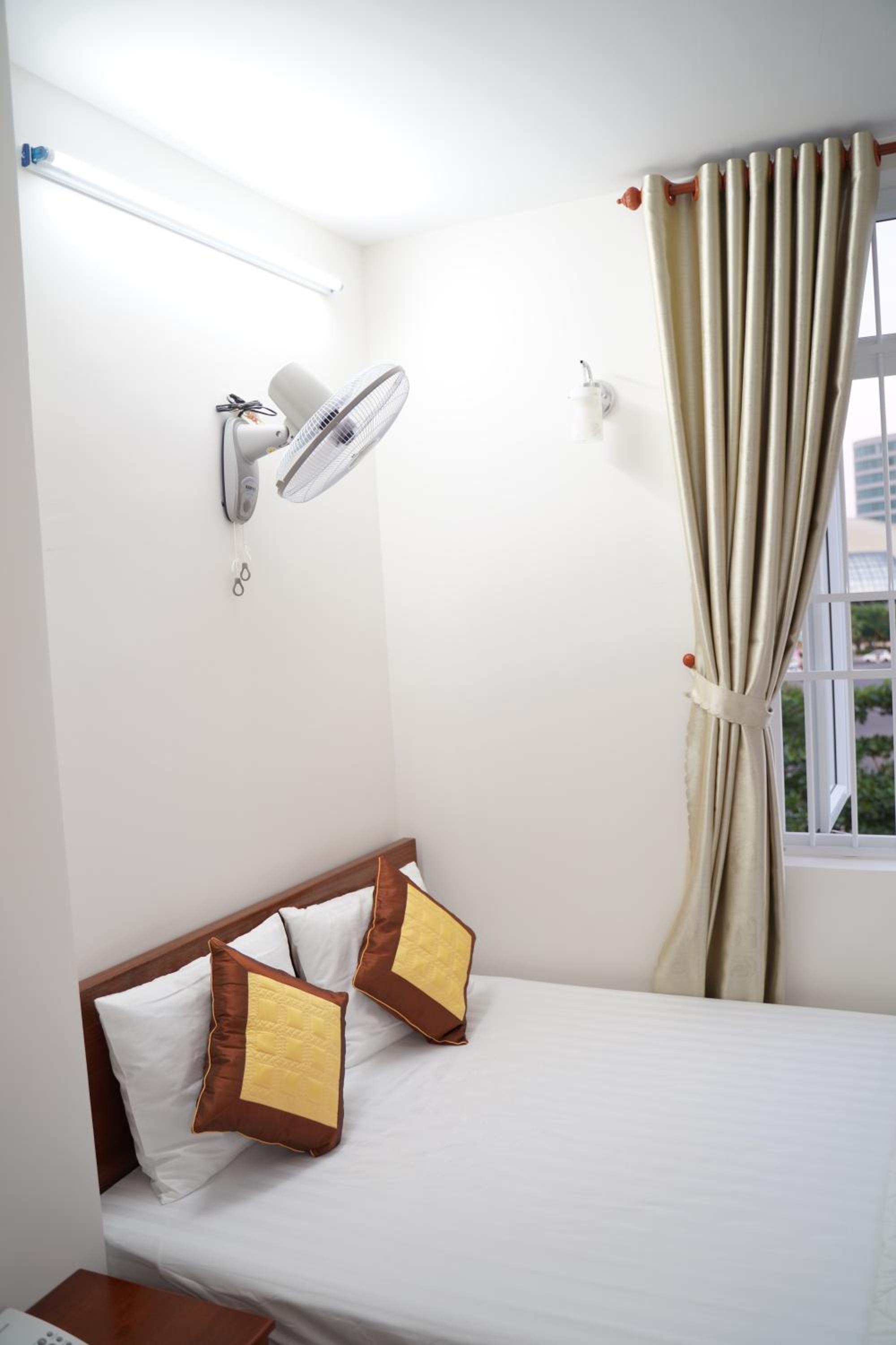 Standard Double Room - Photo 12