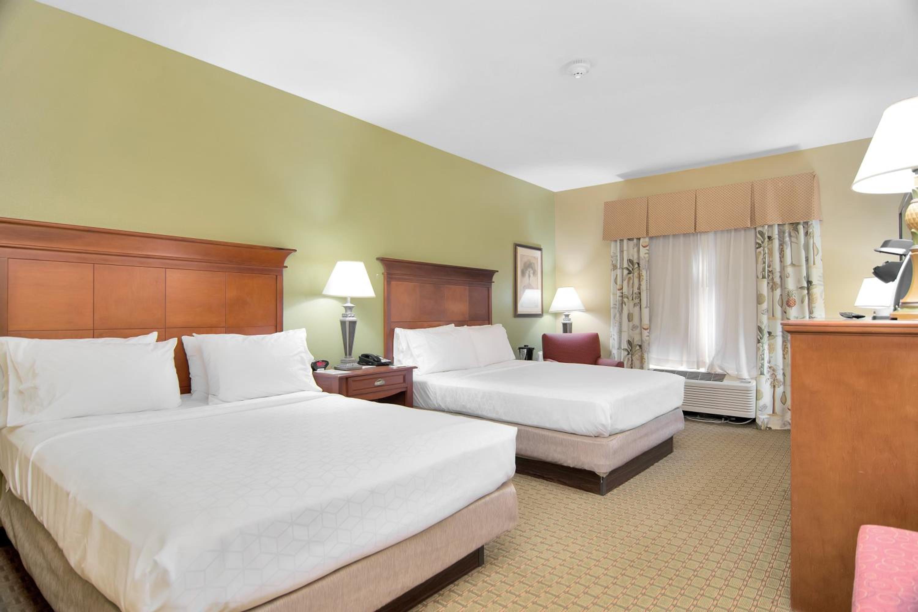 Suite with Two Queen Beds - Photo 2