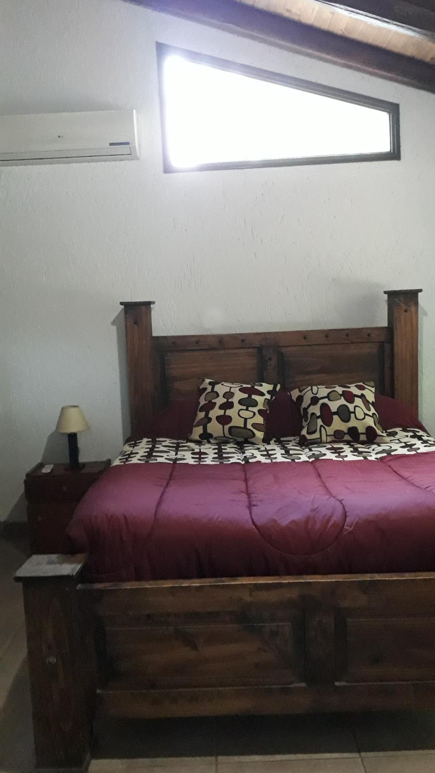 Five-Bedroom House photo 1