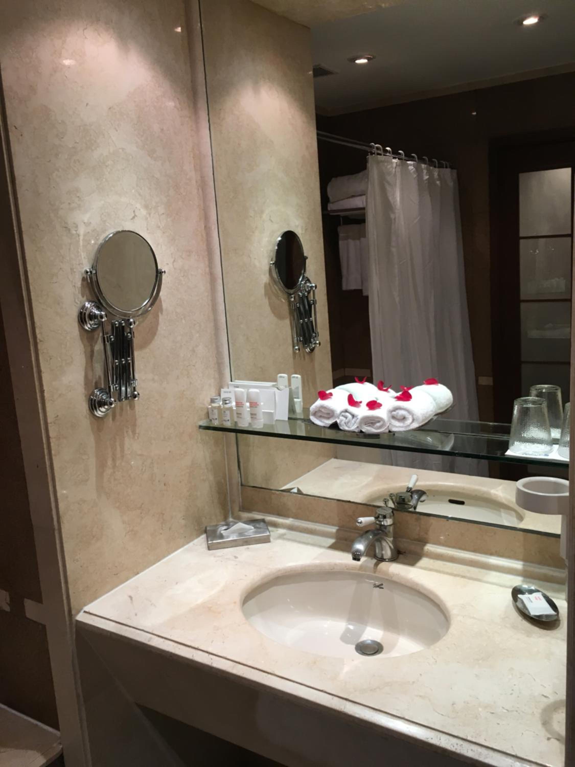 Deluxe Room with HI-Tea with cookies, 4–6 PM at SXVIII, 1+1 on select drinks, 6:30–8:30 PM @Links, 15% off on Food & Soft beverages - Photo 4
