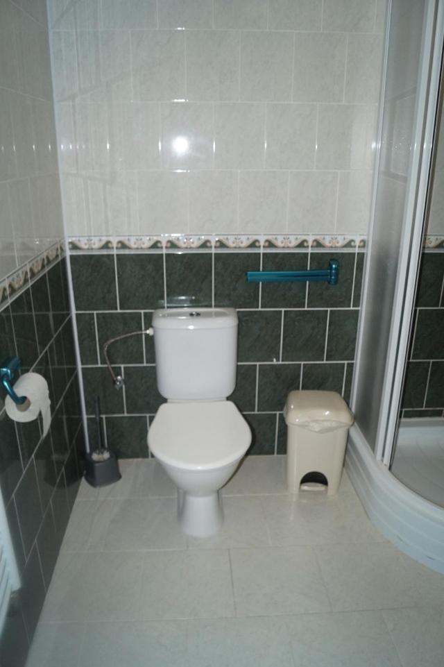 Twin Room with Private Bathroom photo 2