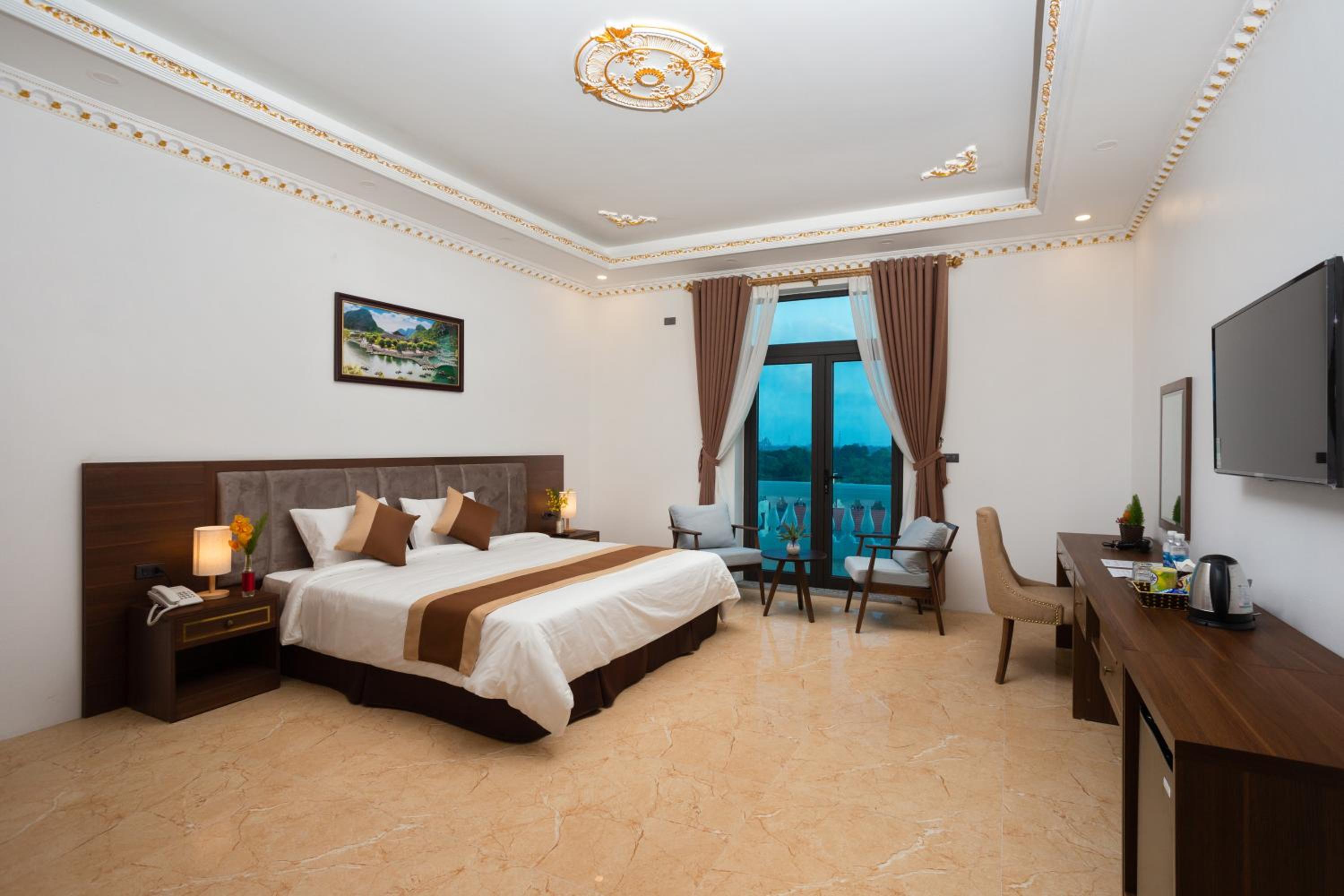 Deluxe Double Room with Balcony photo 2