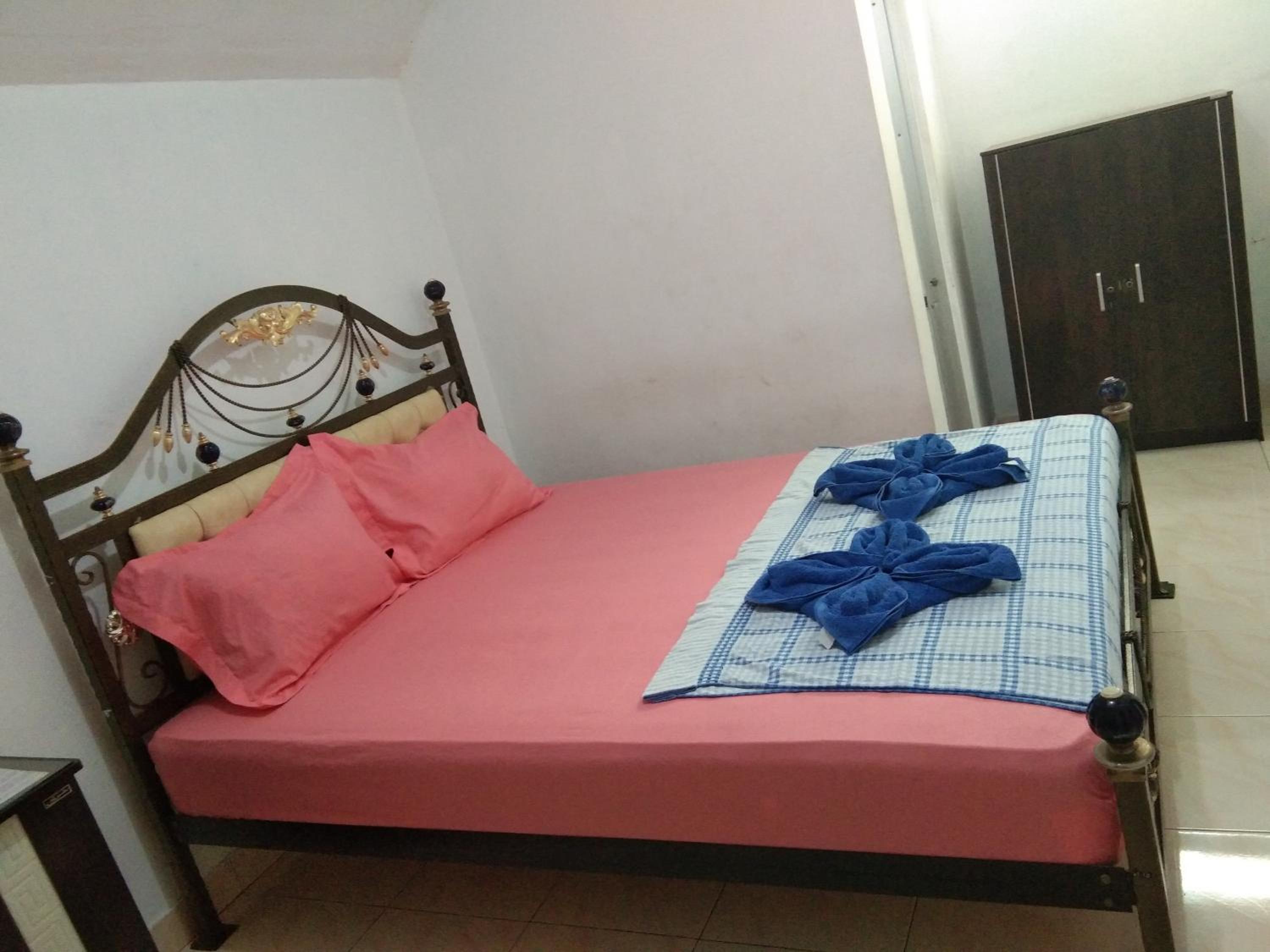 Standard Double or Twin Room - Photo 12
