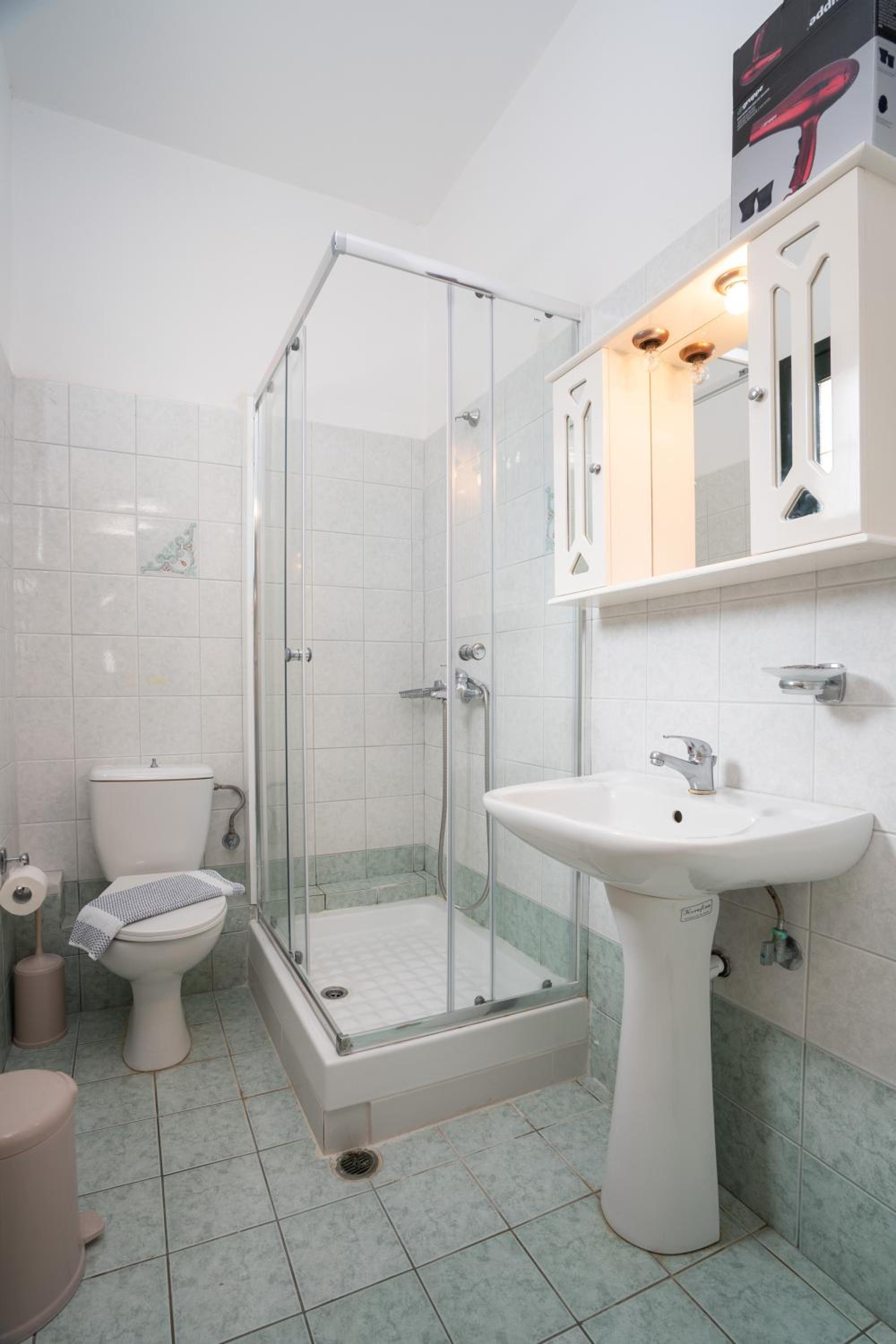 Double or Twin Room with Partial Sea View photo 2