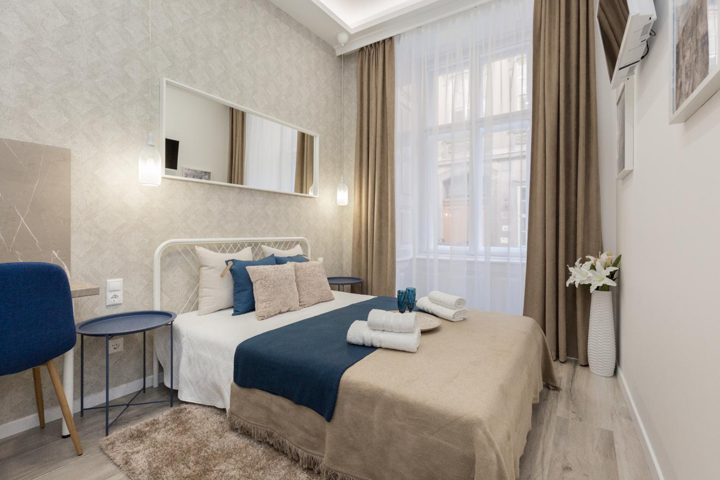 Deluxe Room - Photo 15