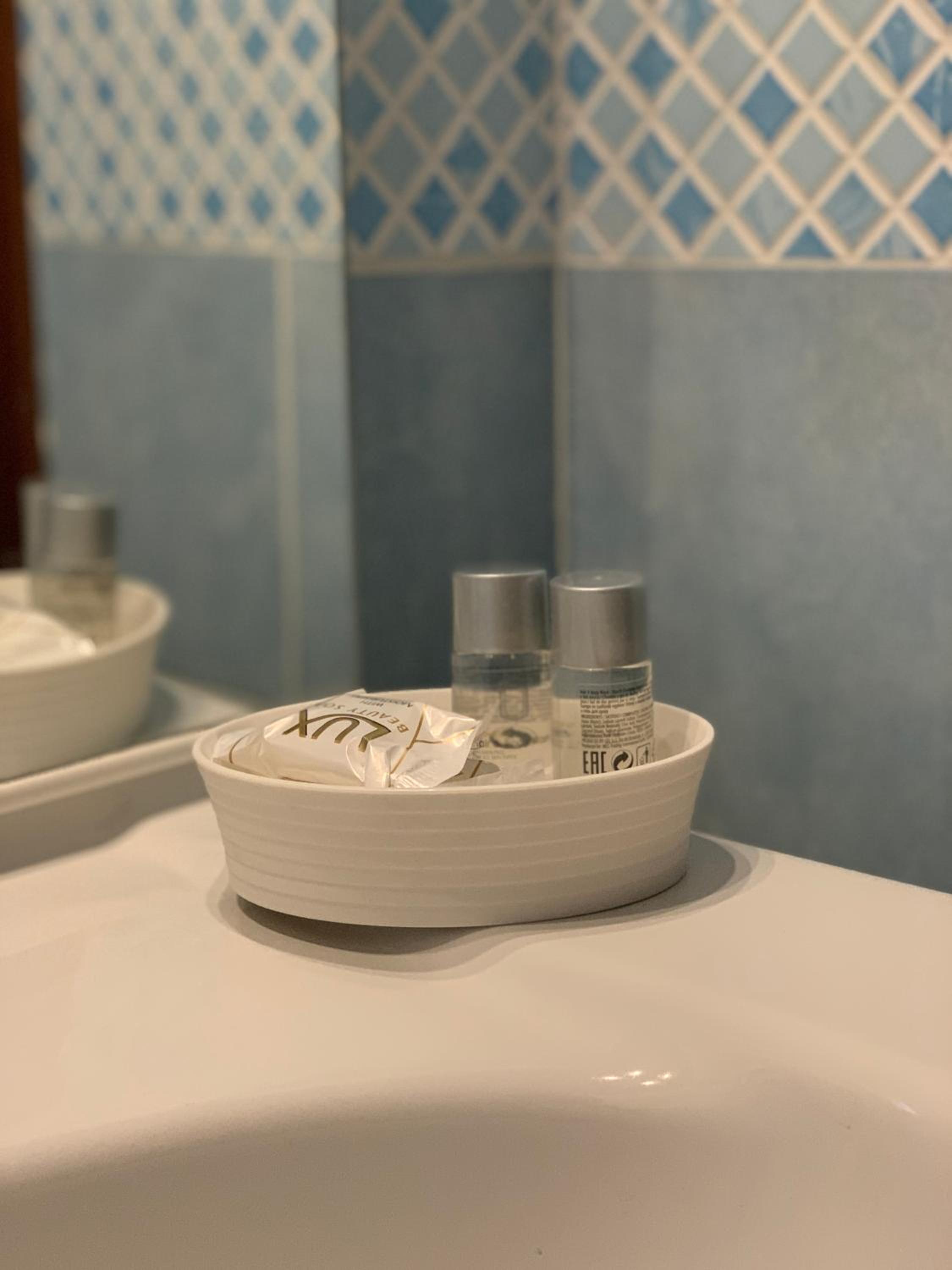 Standard Twin Room - Photo 10