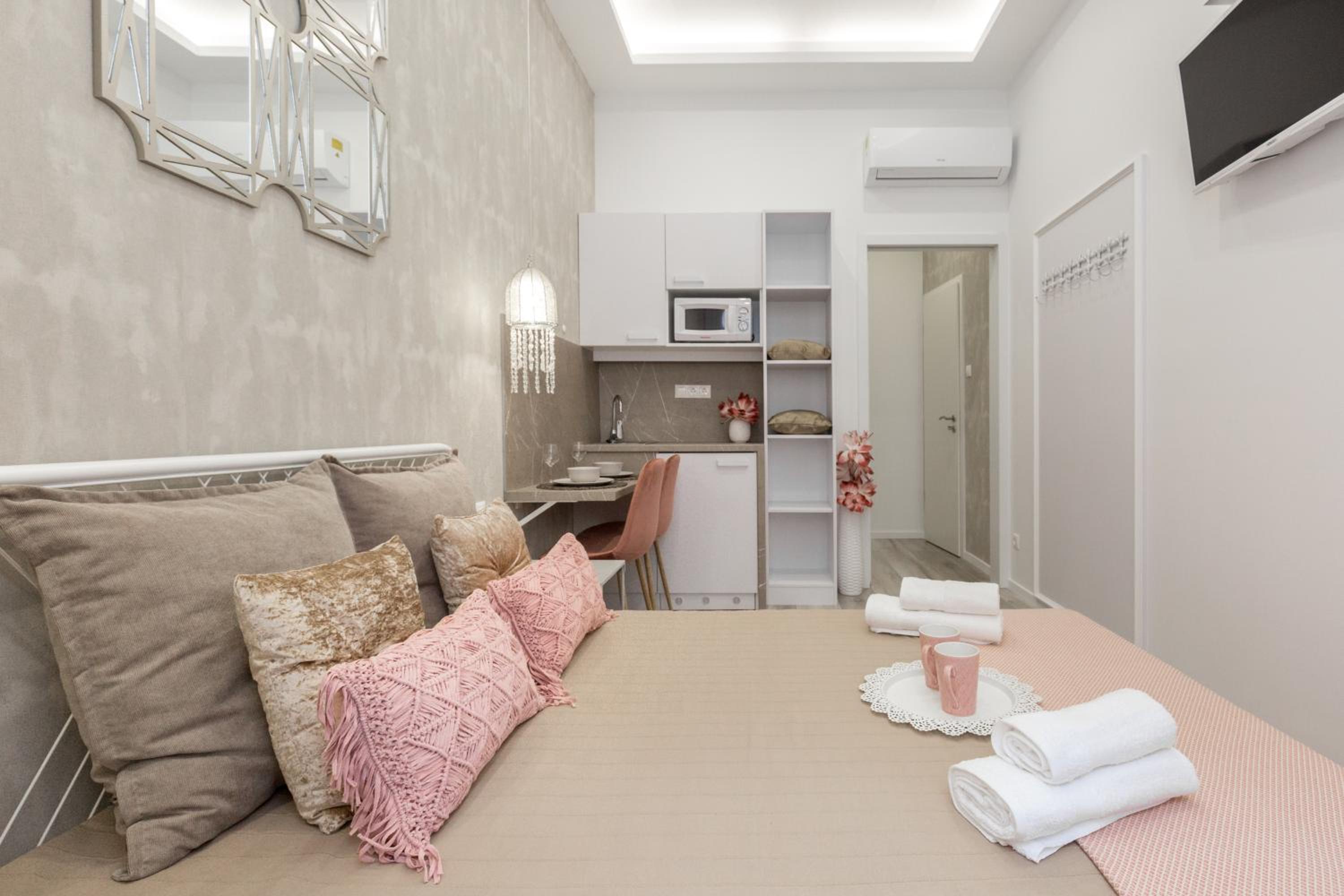 Deluxe Room - Photo 3