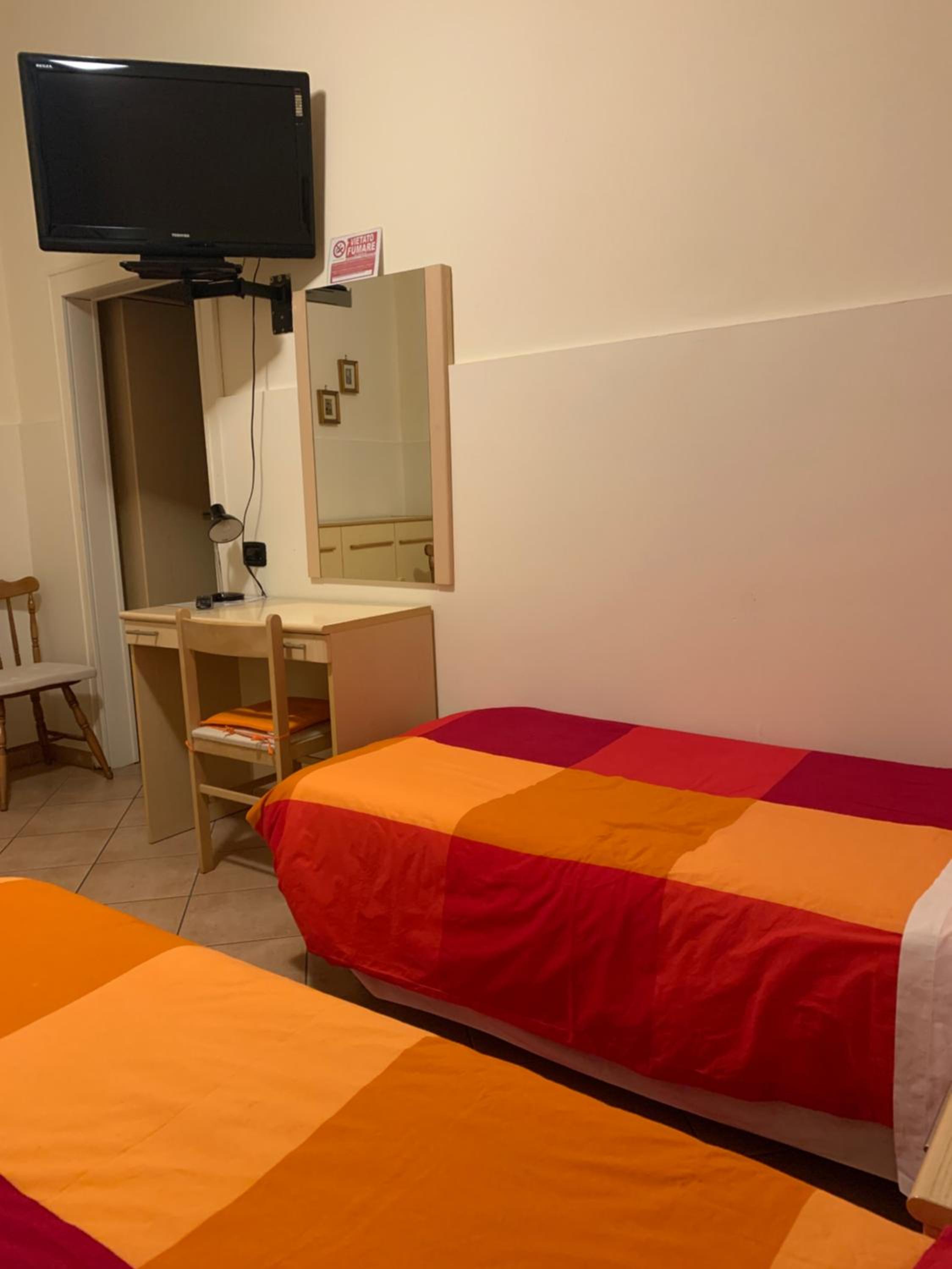 Standard Twin Room - Photo 13