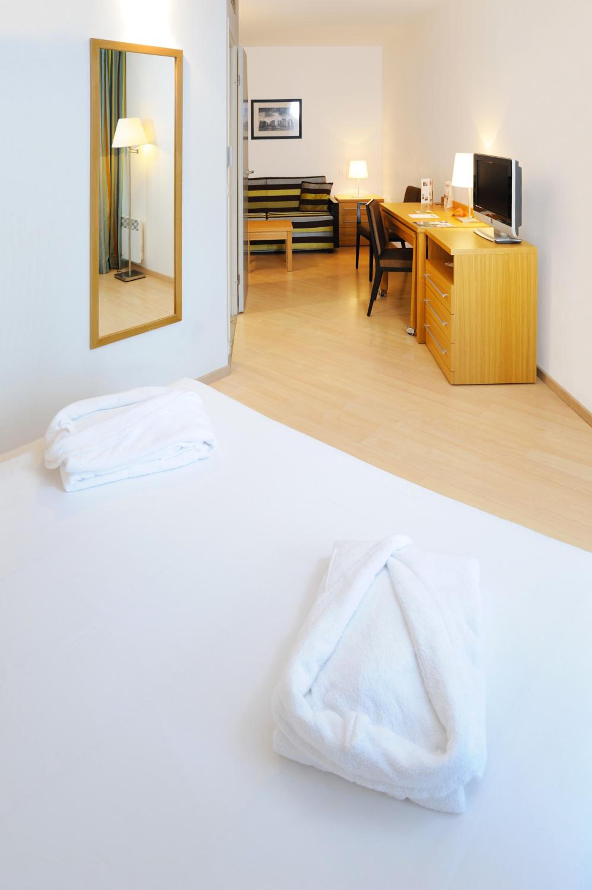 One-Bedroom Apartment 2 Adults + 3 Children - Photo 7