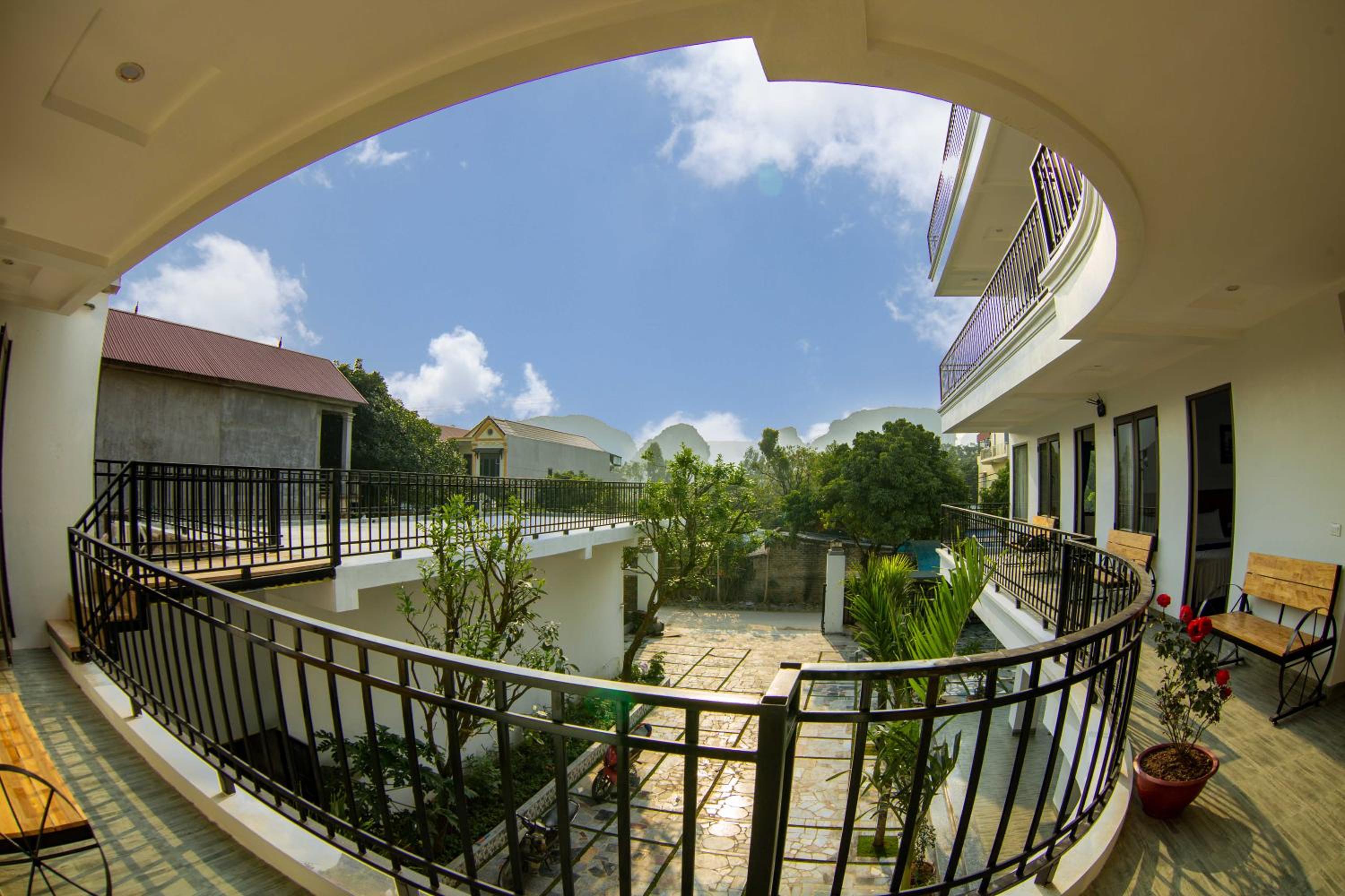 Double Room with Pool View - Photo 22