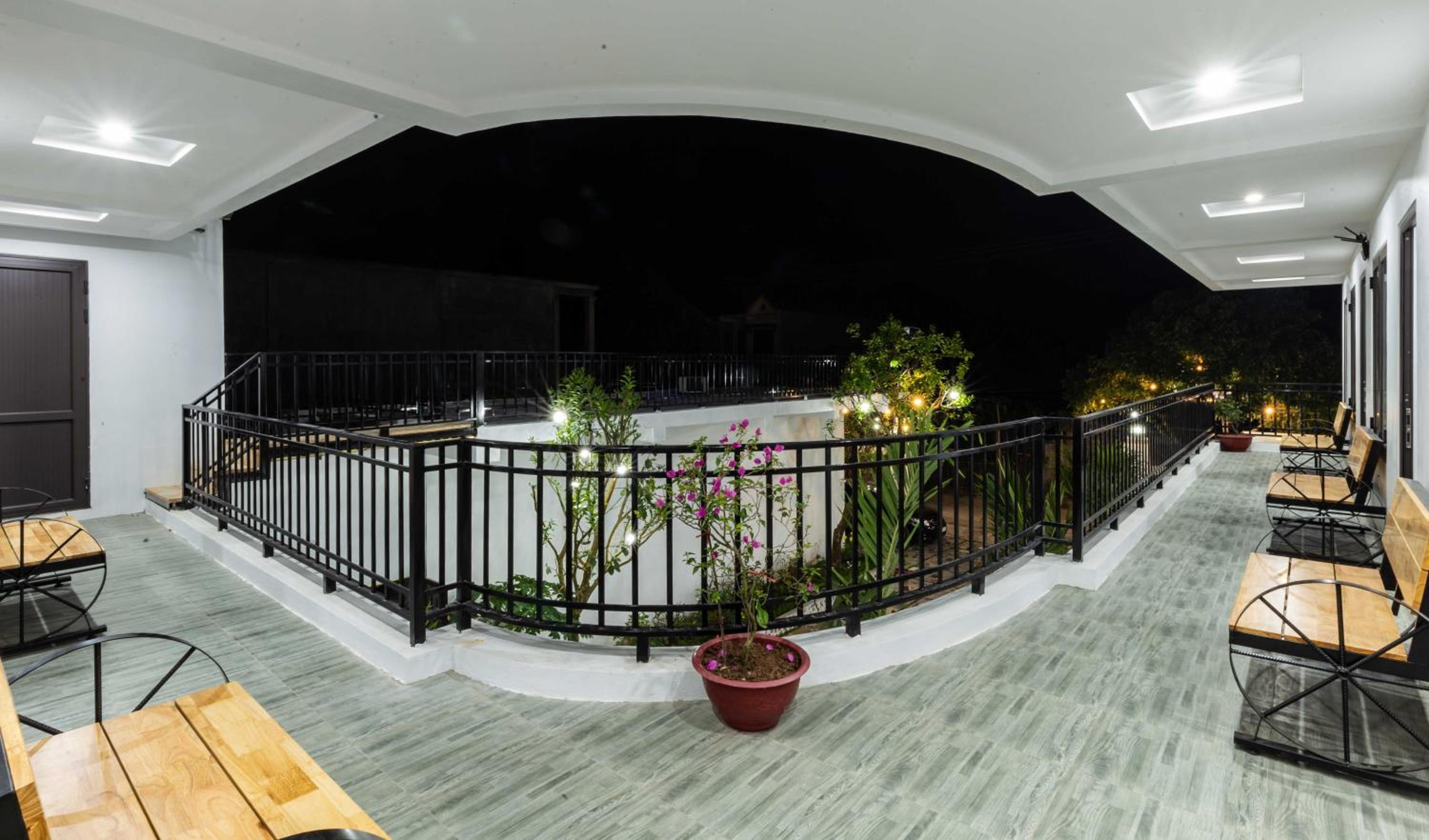Double Room with Pool View - Photo 12