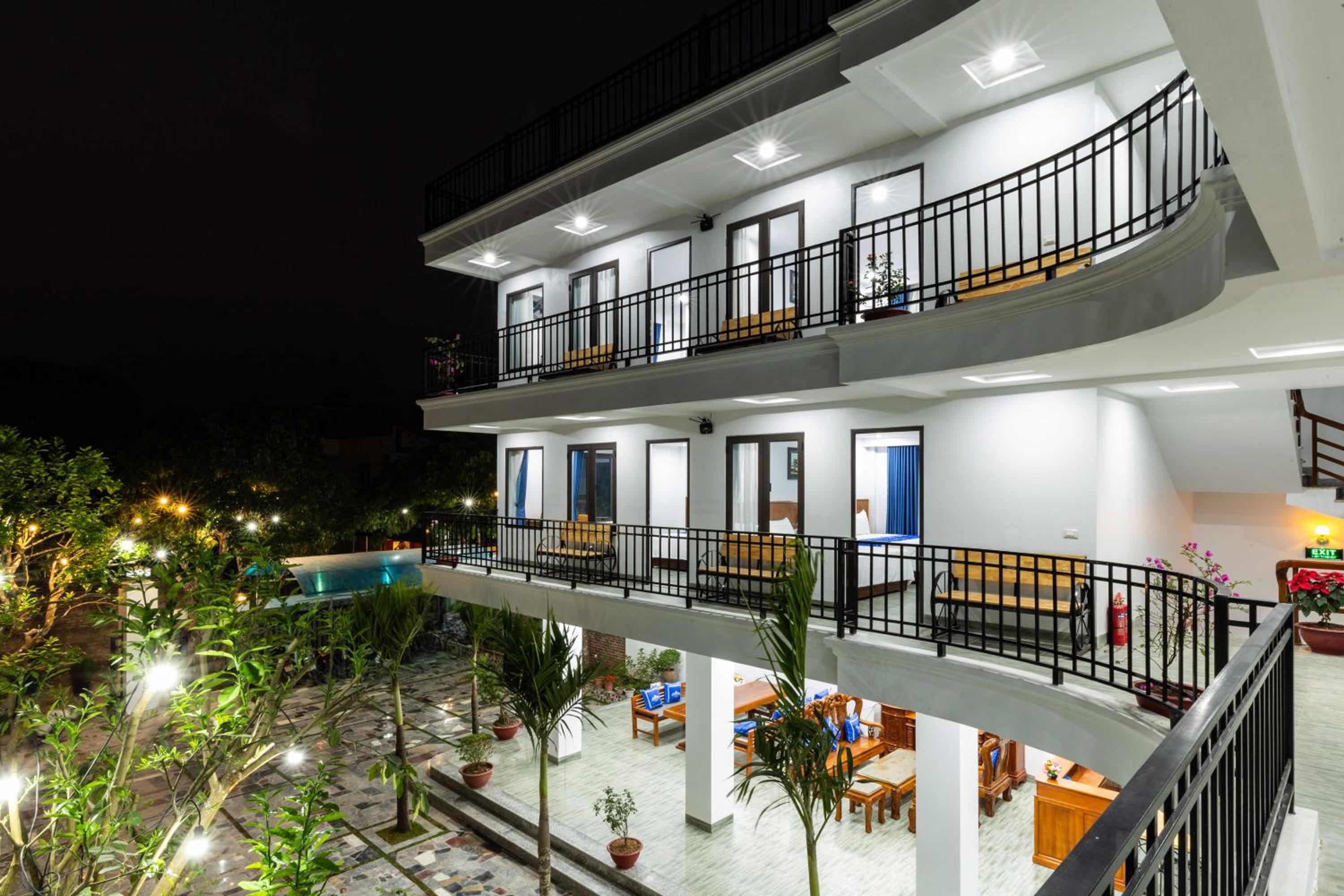 Double Room with Pool View - Photo 14
