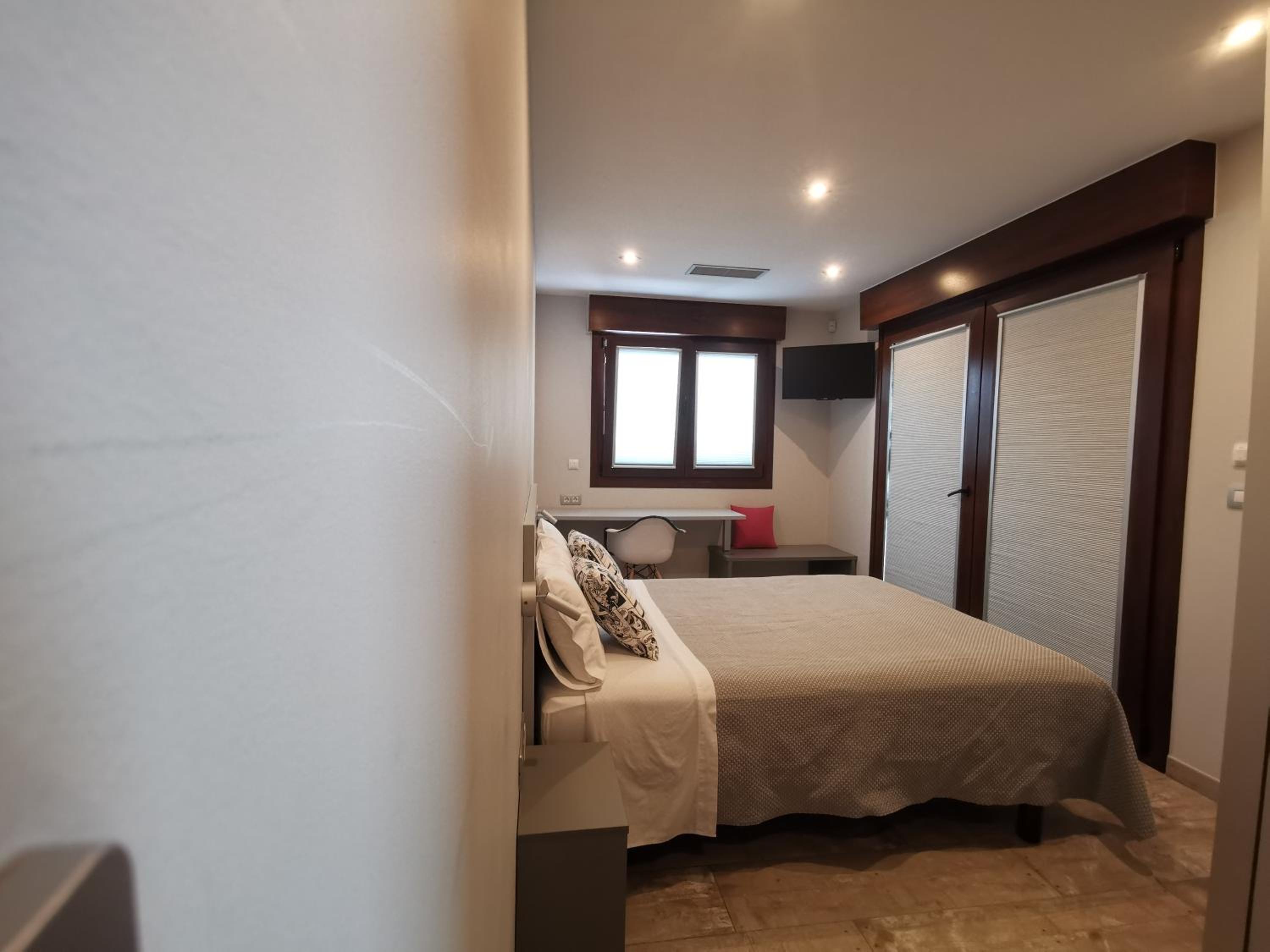 Deluxe Double Room with Balcony and Sea View - Photo 7