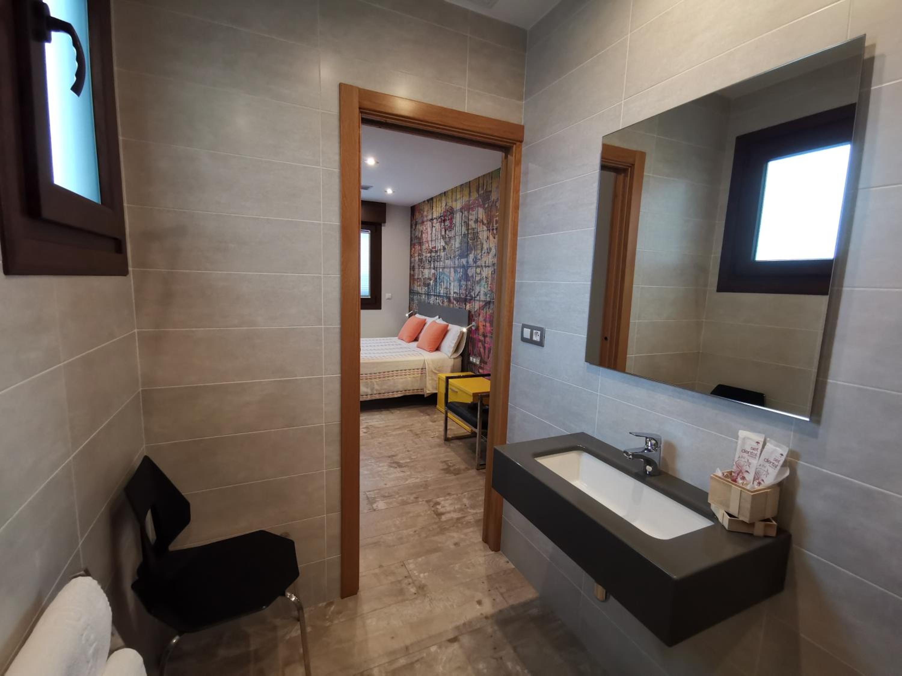 Small Double Room - Photo 8