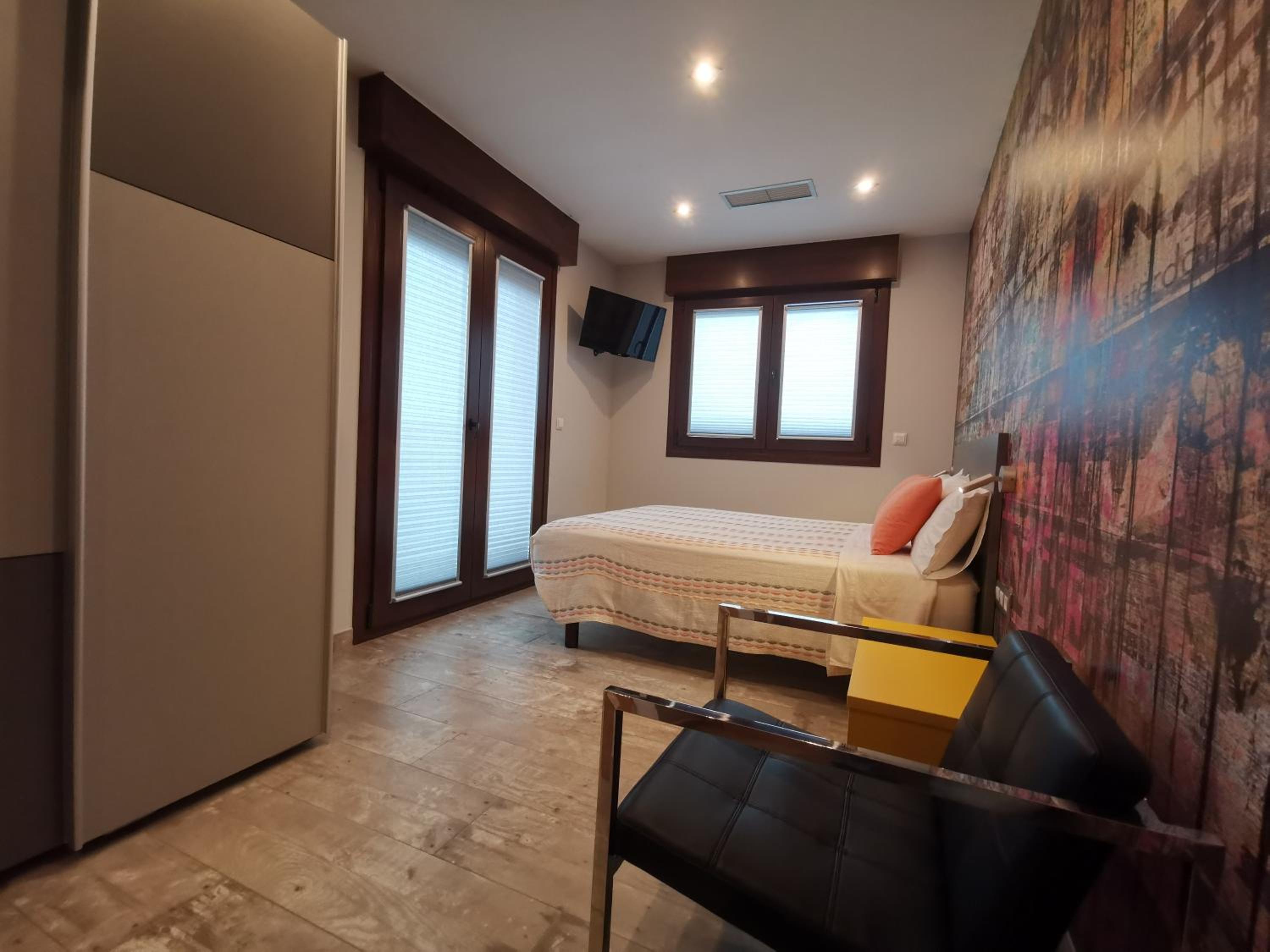 Small Double Room - Photo 9