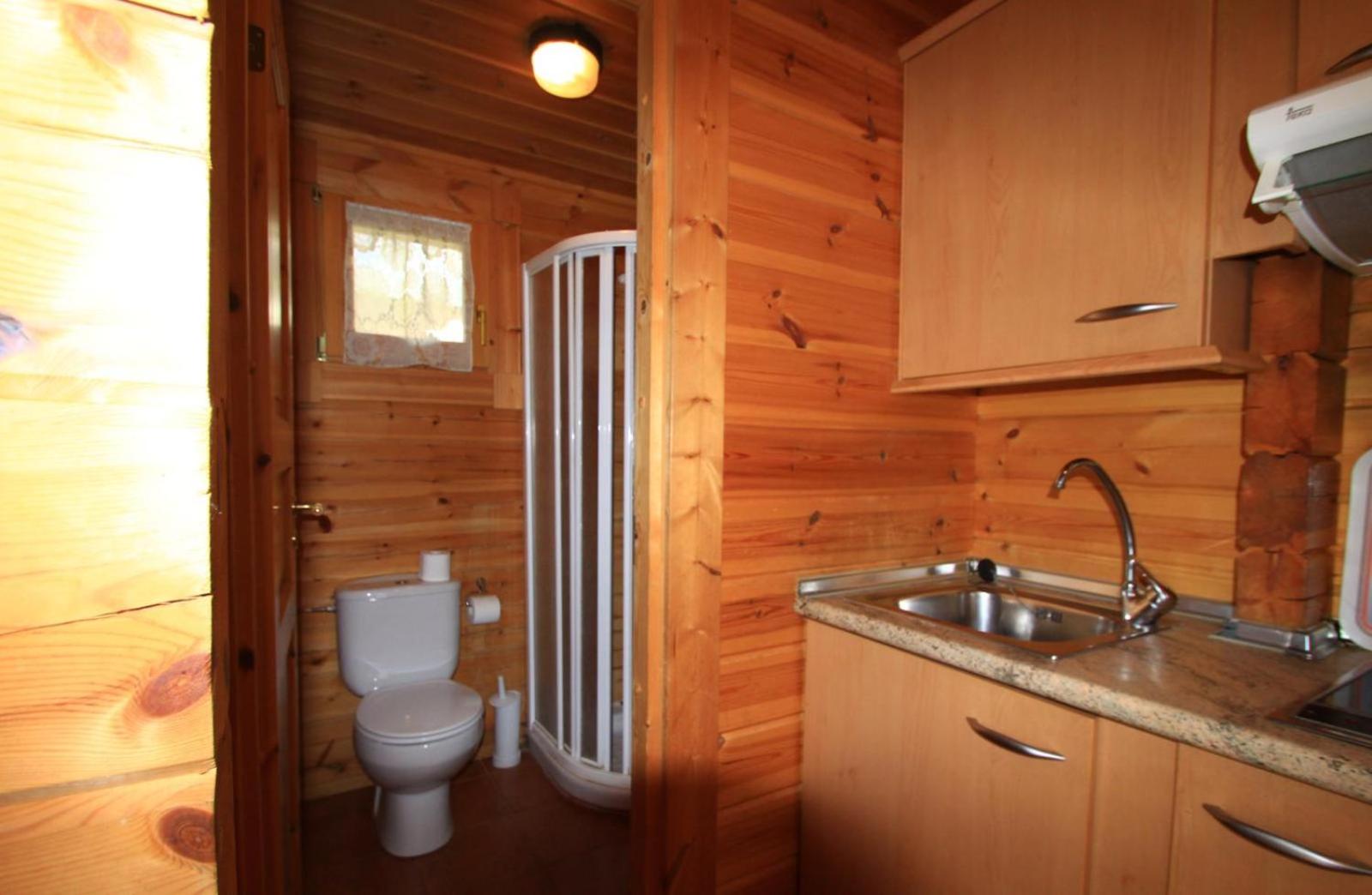 Bungalow (2 Adults) photo 2
