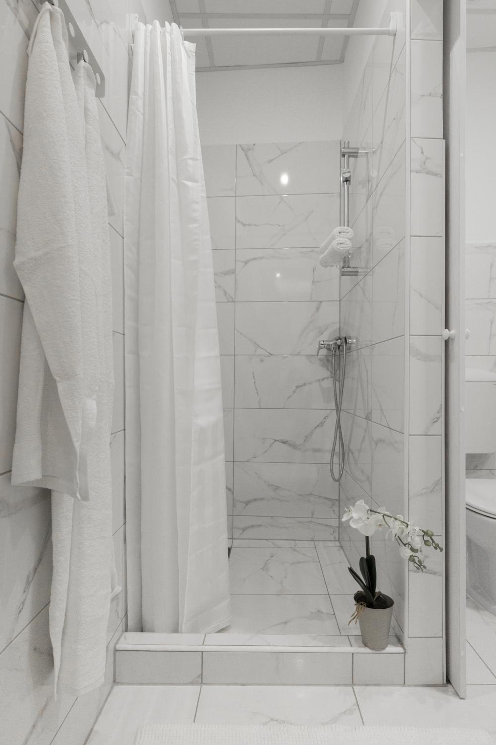 Standard Twin Room - Photo 6