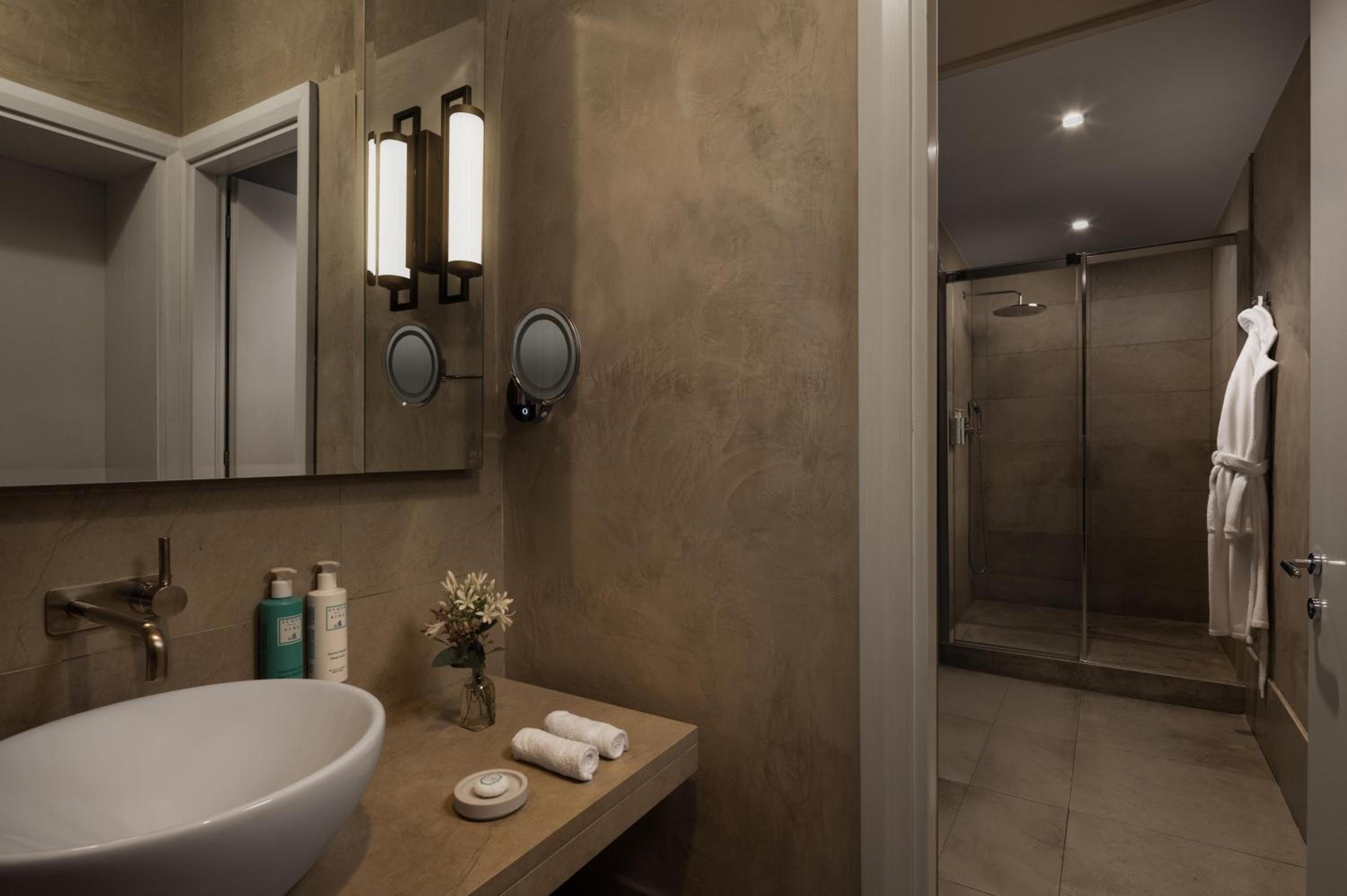 Amici Miei Junior Suite With Frescos thumbnail 5