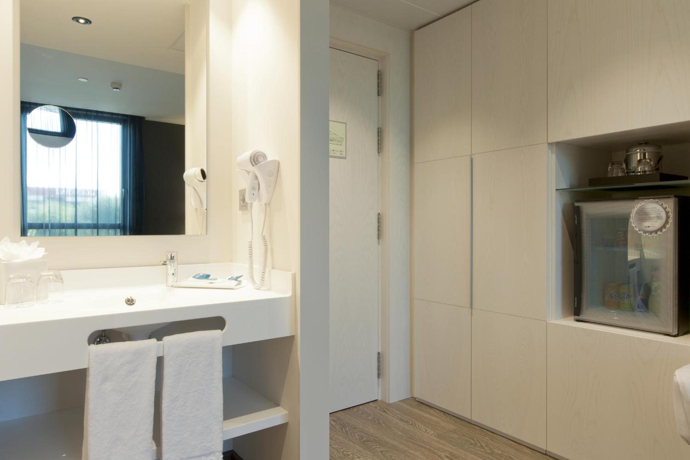 Triple Room thumbnail 6