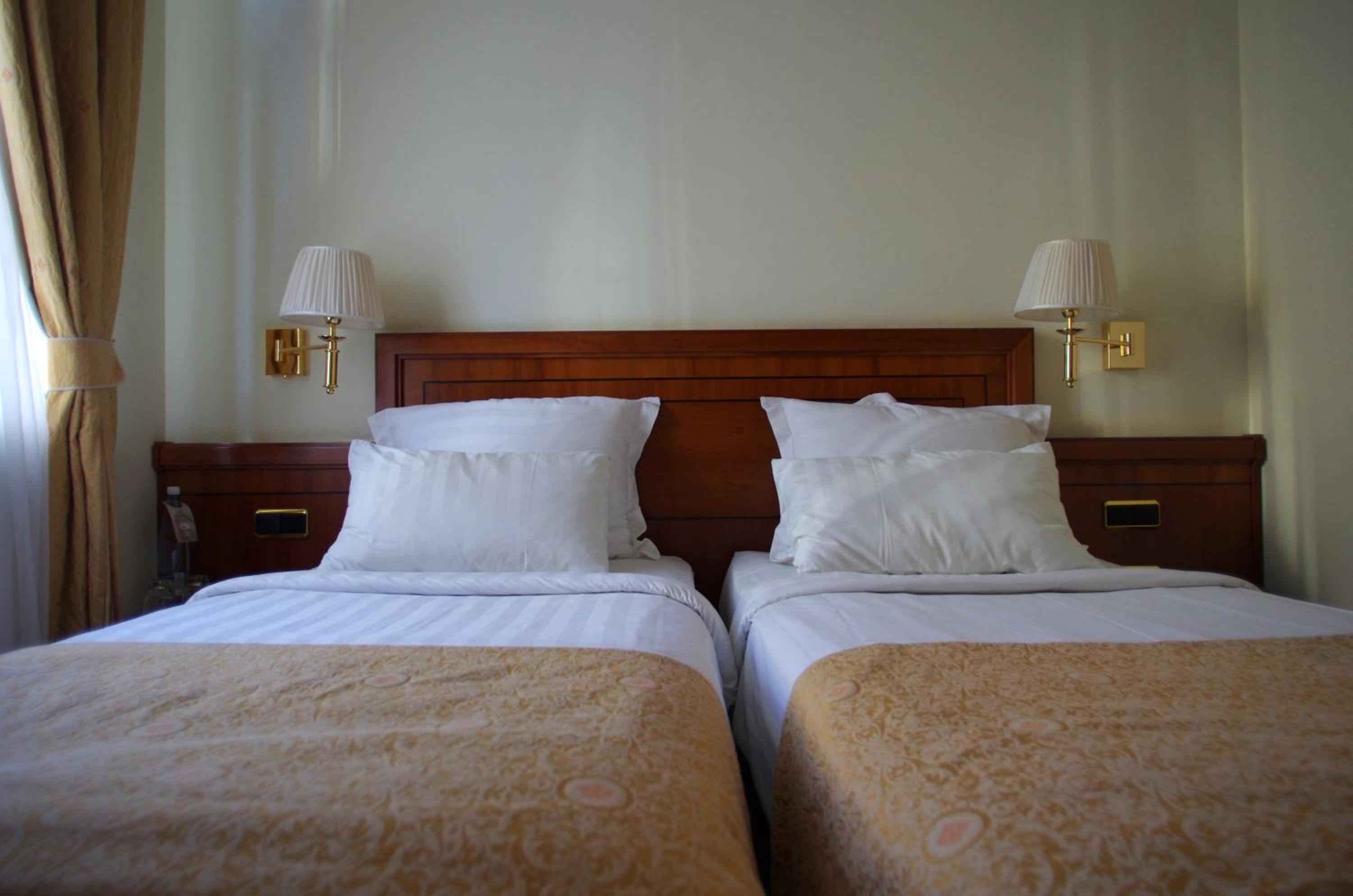 Standard Twin Room - Photo 4